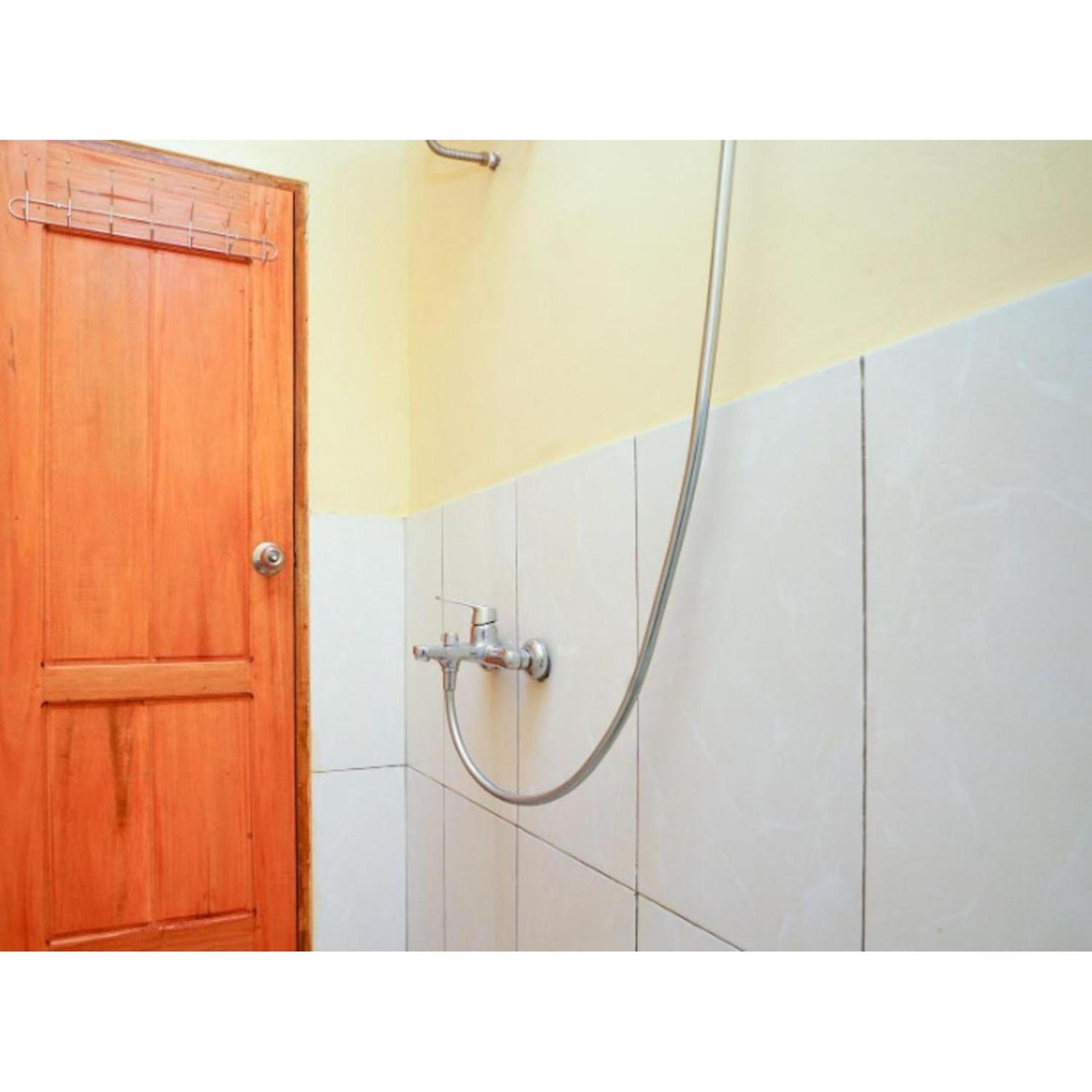 Standard Double Room - Photo 11