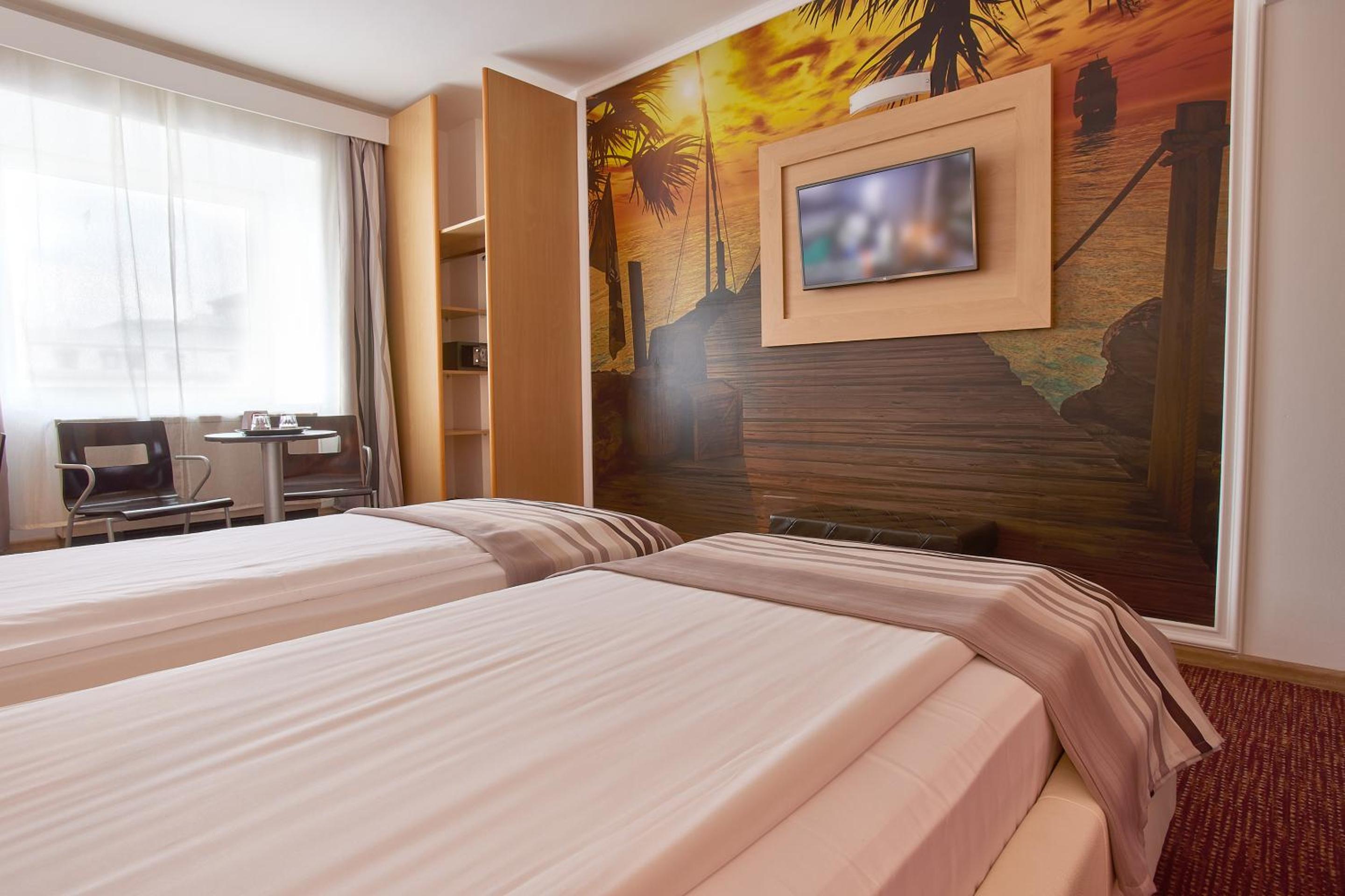 Standard Twin Room - Photo 4