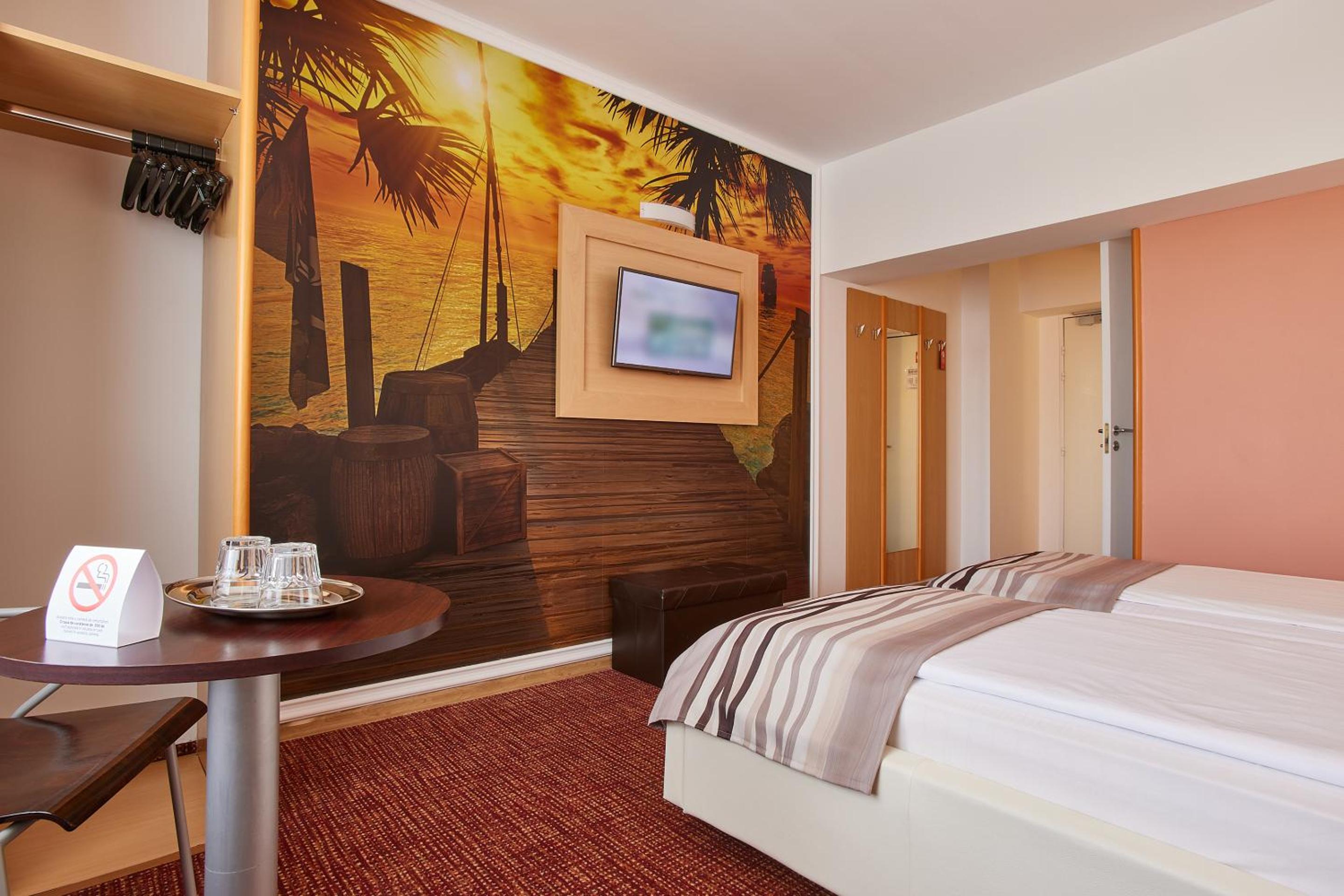Standard Twin Room - Photo 1