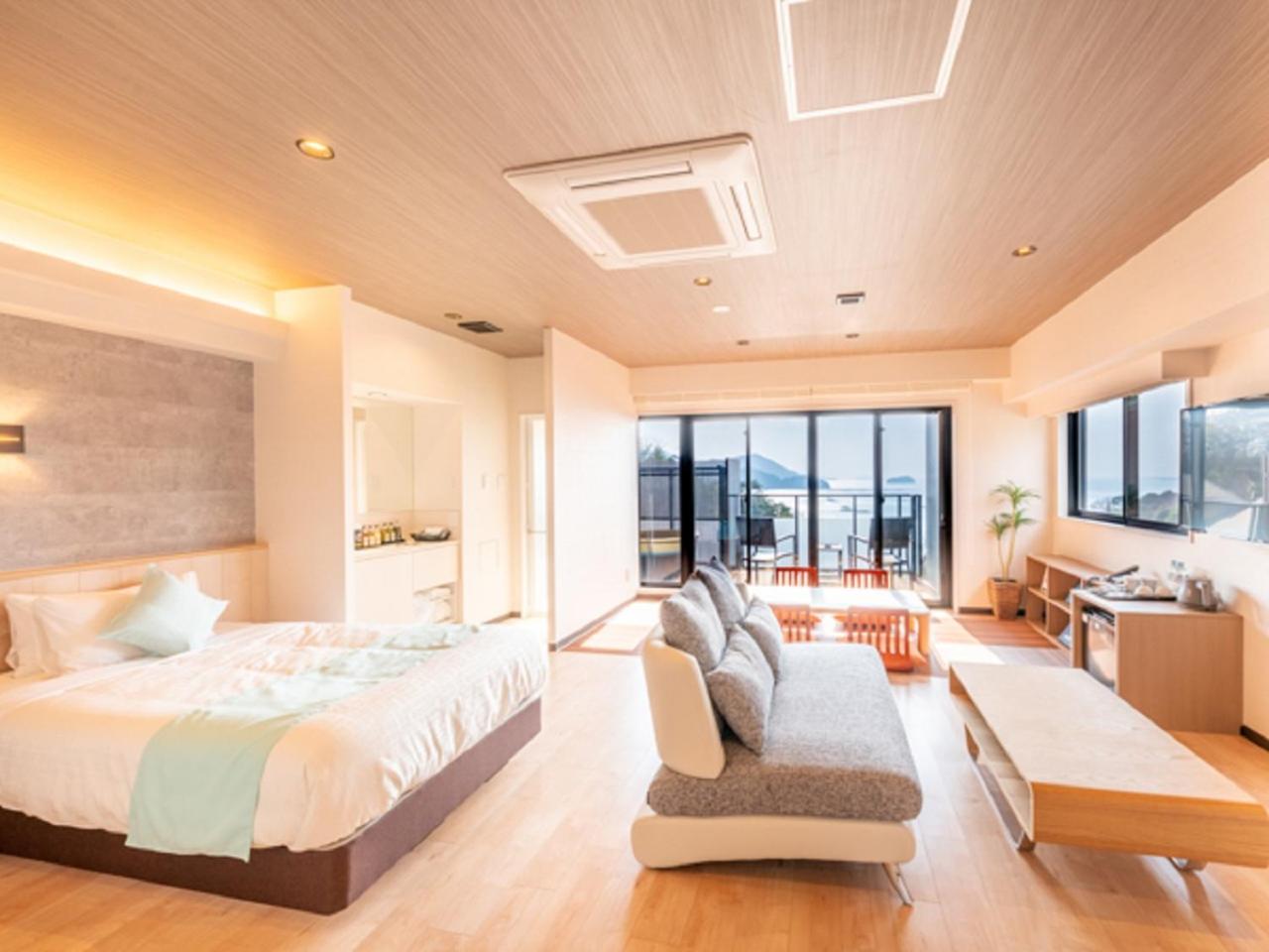 Western Modern Japanese-Western Room with Open Air Bath - Non-Smoking photo 1