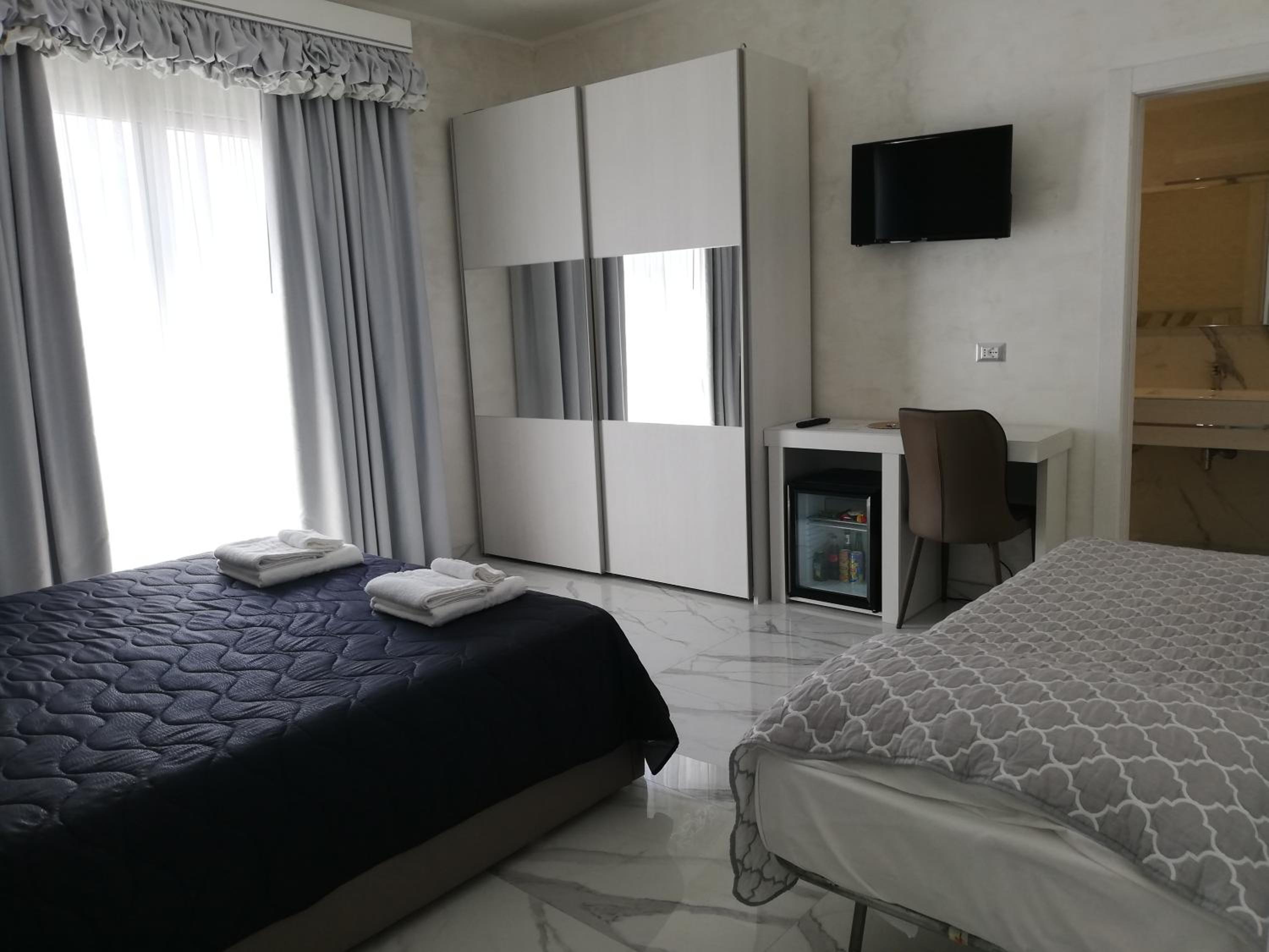 Standard Triple Room - Photo 2