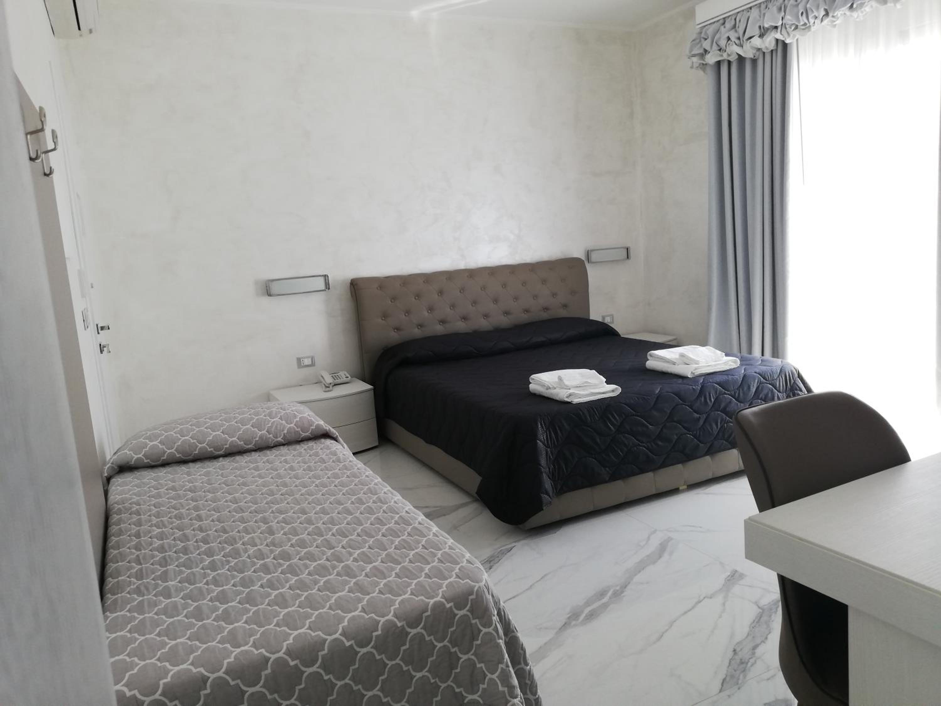 Standard Triple Room - Photo 1