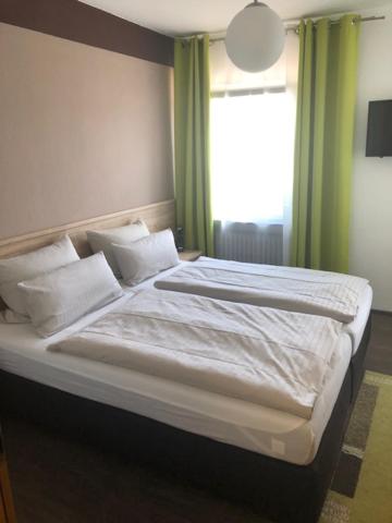 Deluxe Double or Twin Room - Photo 3
