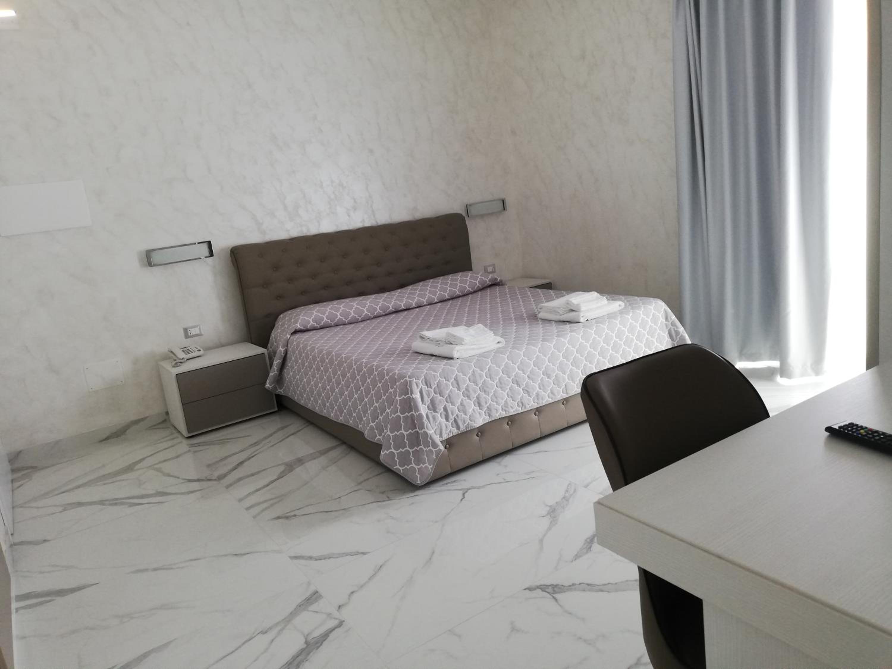Standard Triple Room - Photo 8