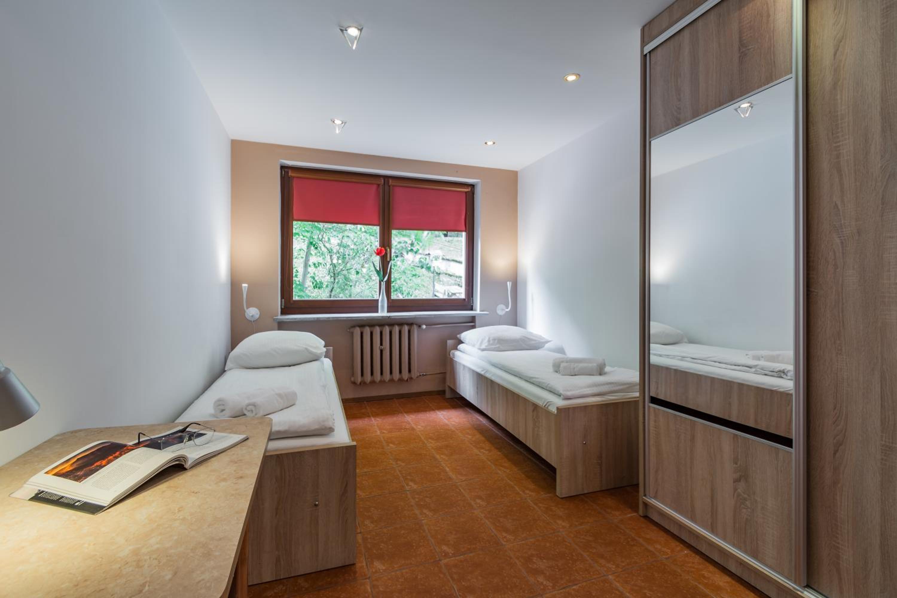 Apartment with Balcony - Photo 4