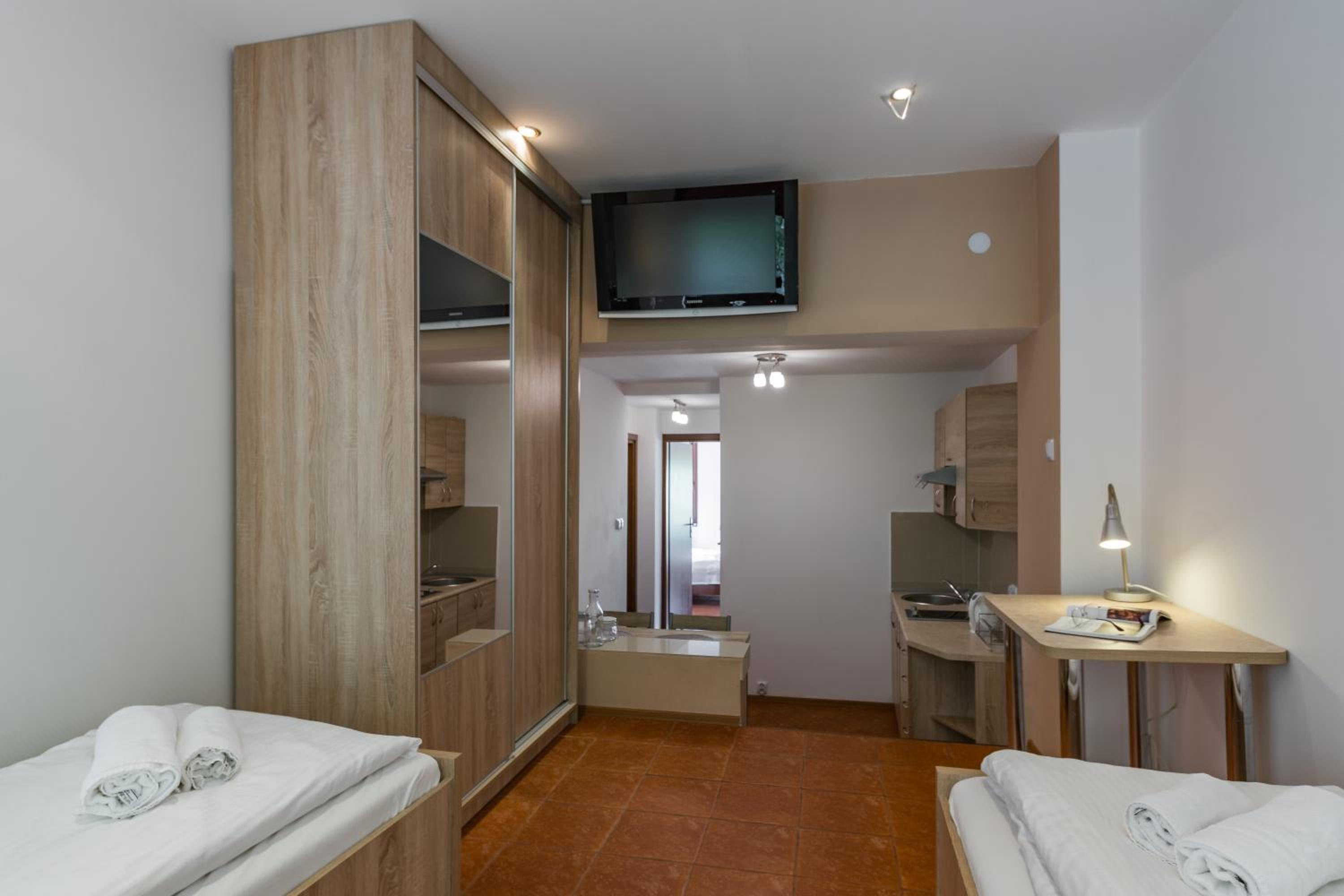 Apartment with Balcony - Photo 5