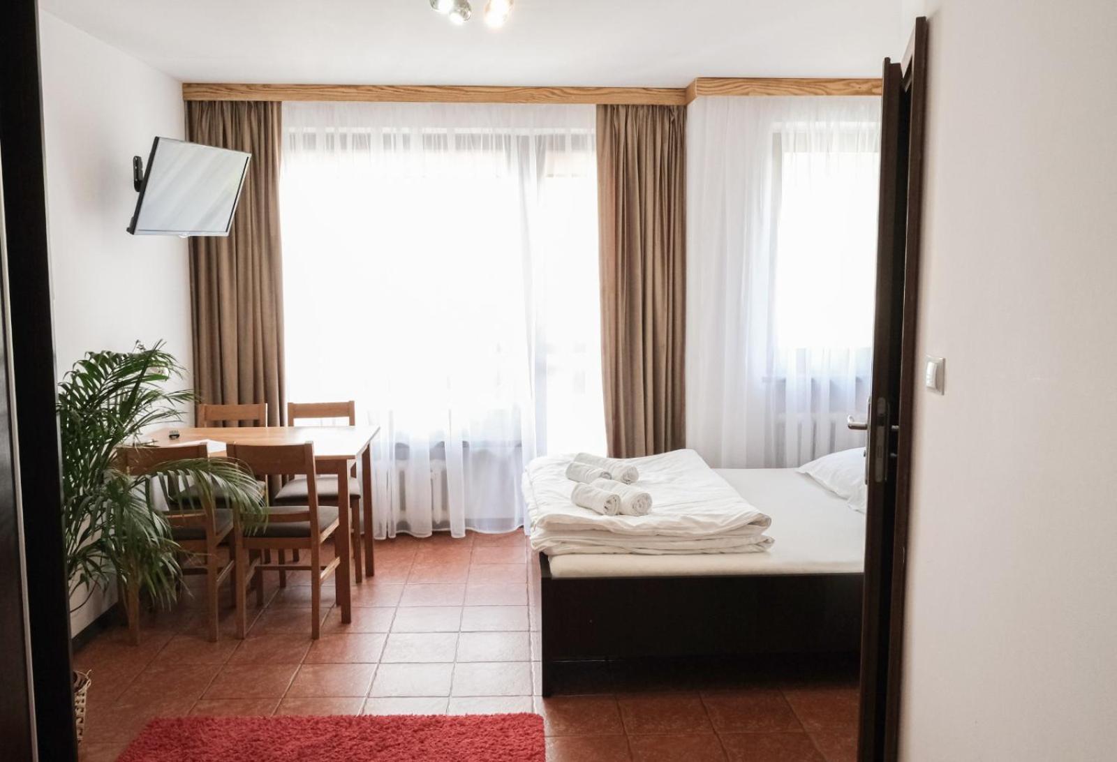 Apartment with Balcony - Photo 7