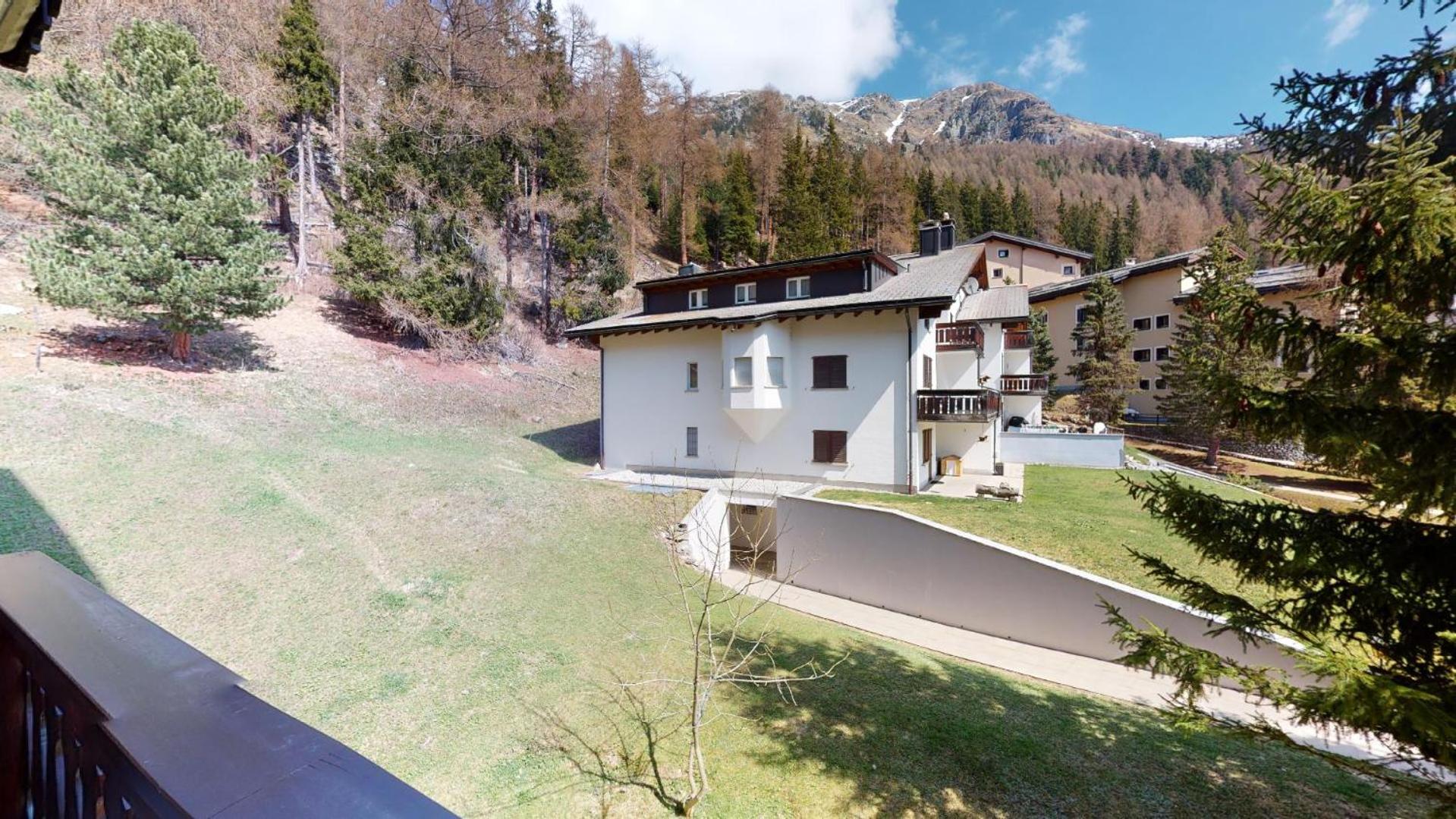 Apartment with Mountain View photo 3