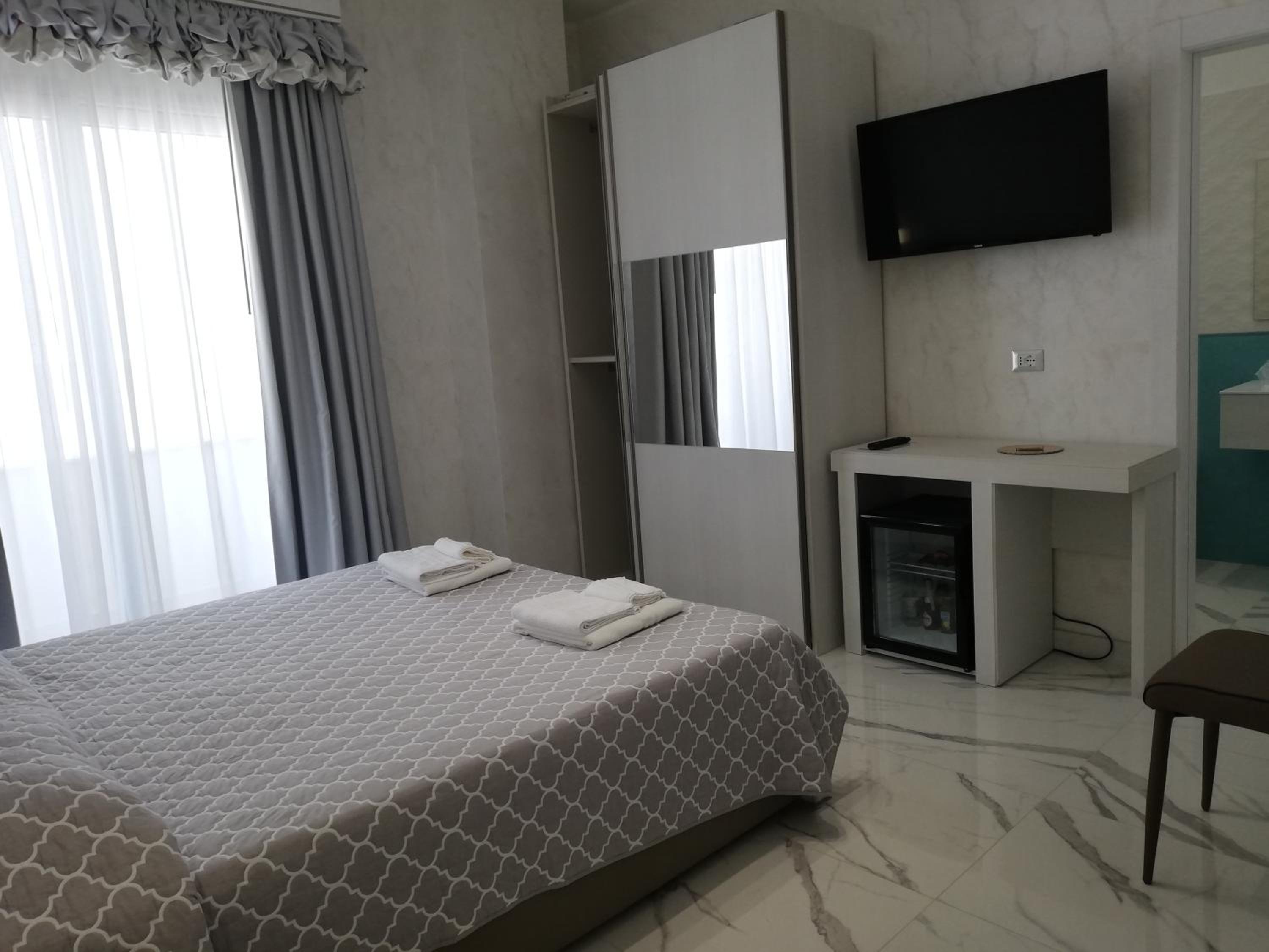 Deluxe Room - Photo 7