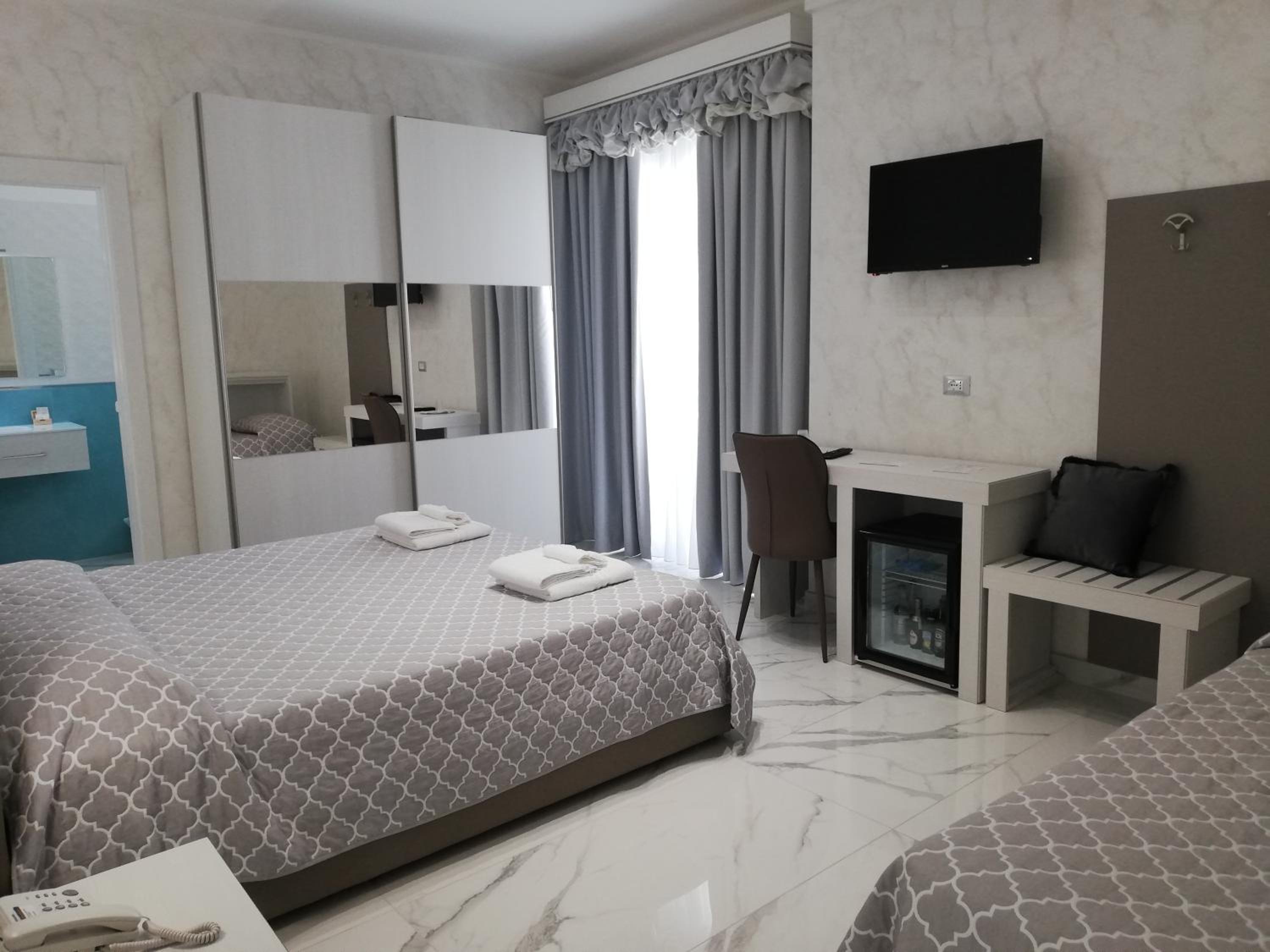 Deluxe Room - Photo 6