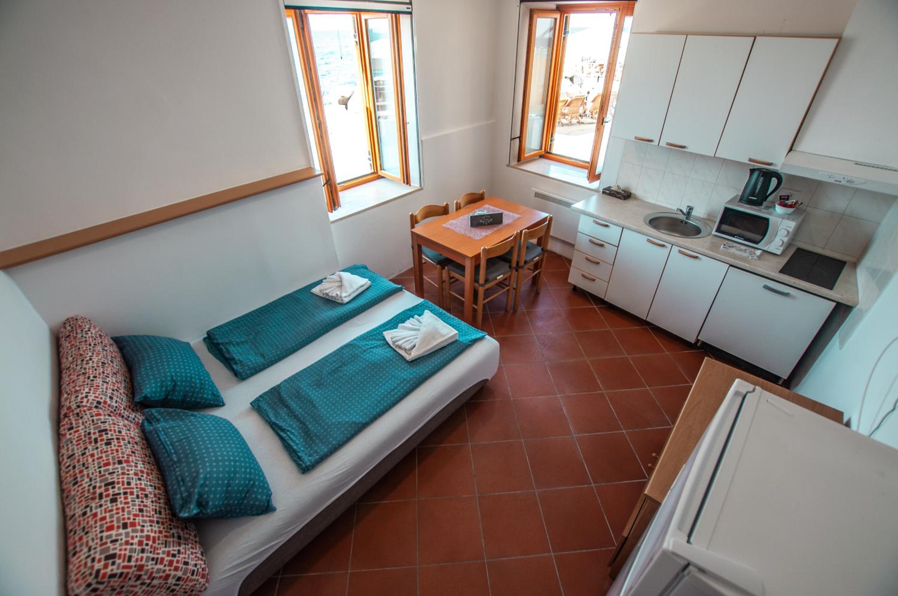 Apartment - Ground Floor - Photo 2