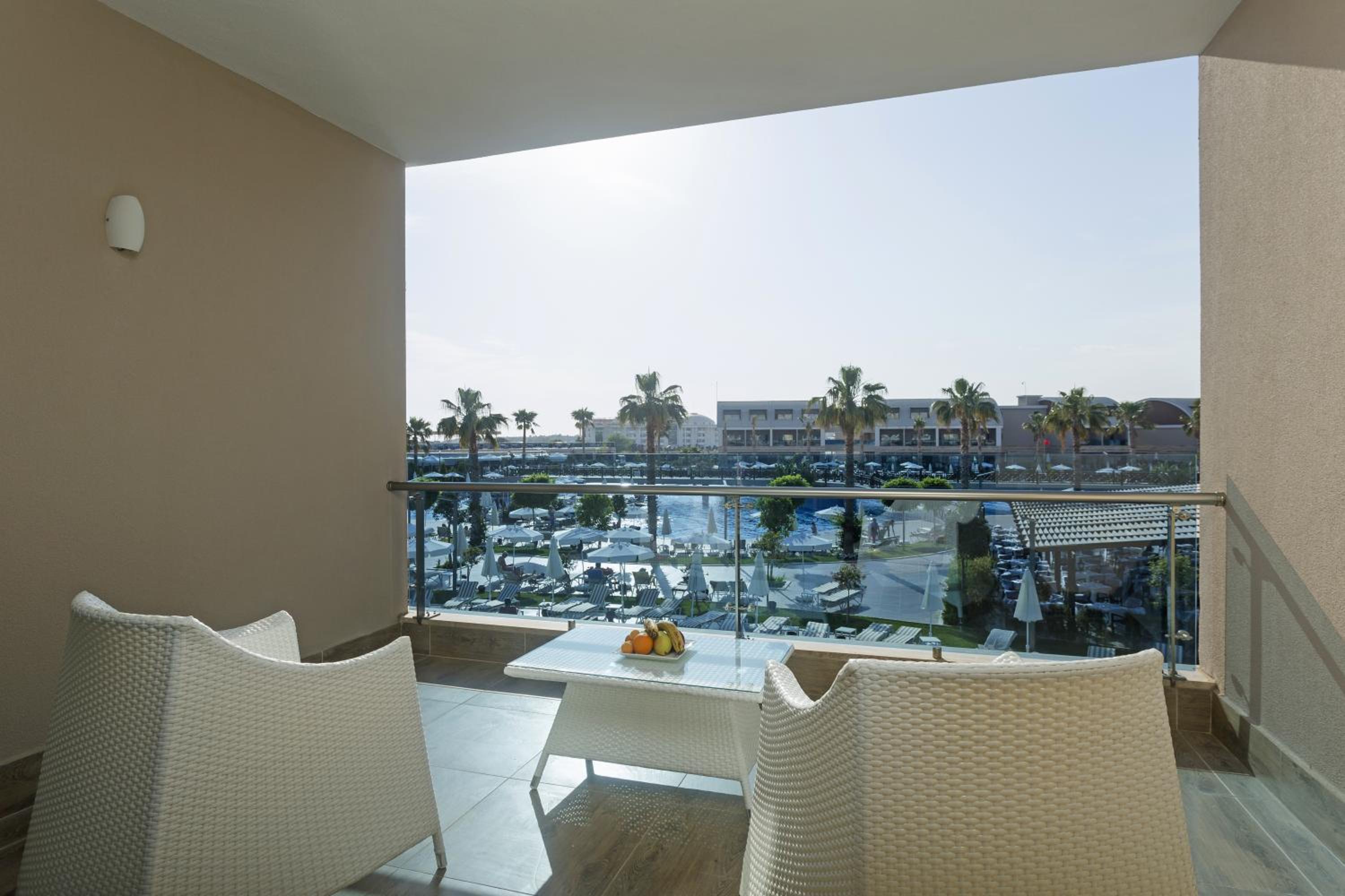 Deluxe Double or Twin Room with Pool View photo 2