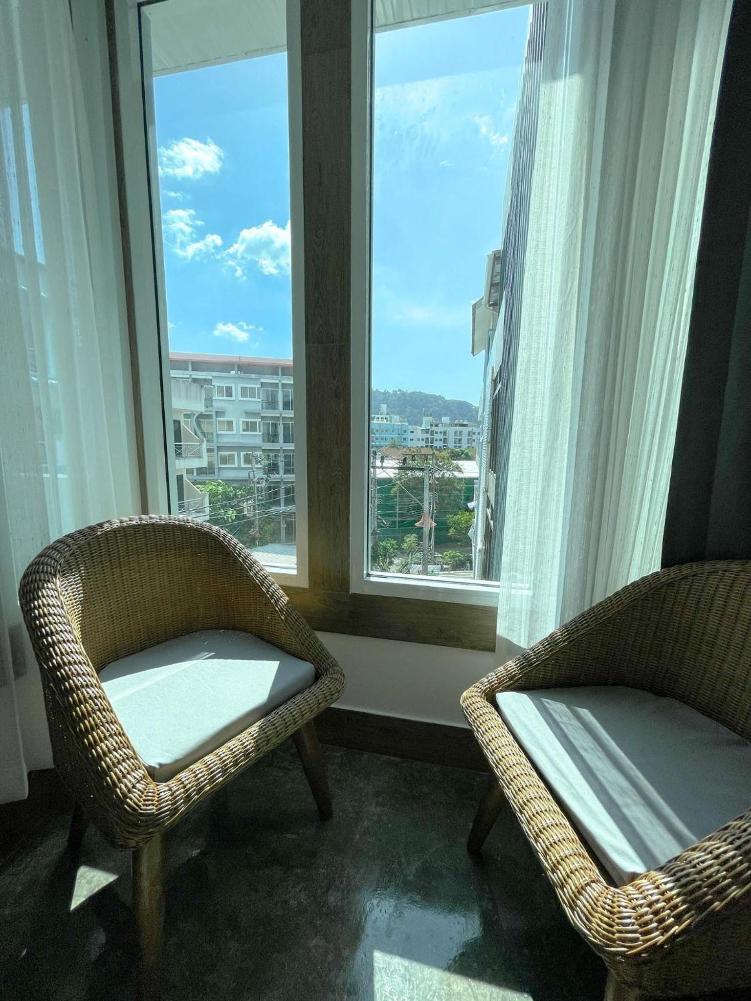Deluxe King Room - Photo 6