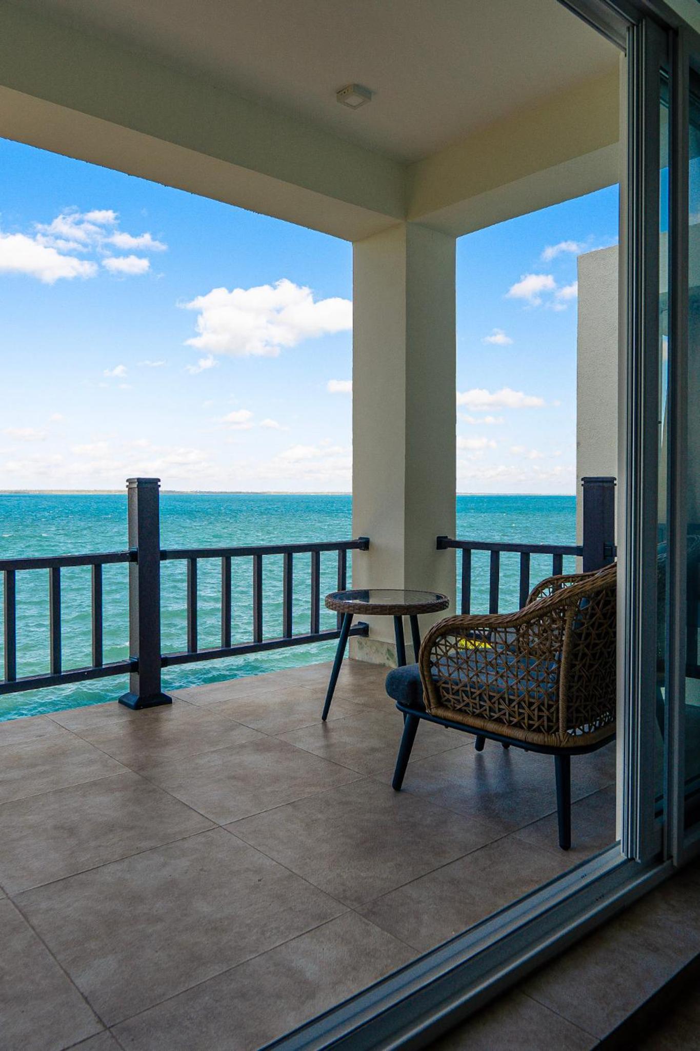 Villa - Beach Front - Photo 34