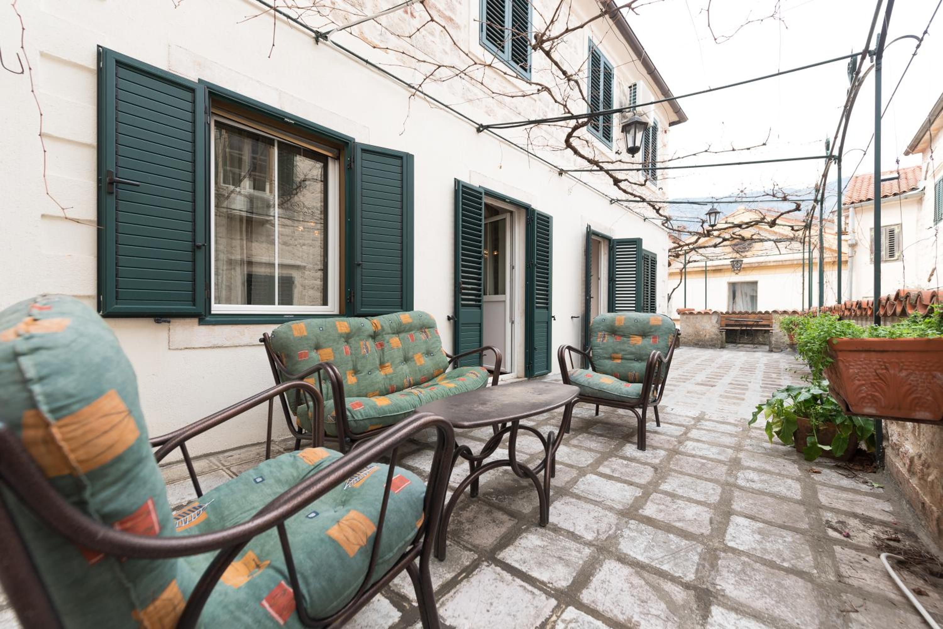One-Bedroom Apartment with Terrace - Photo 9