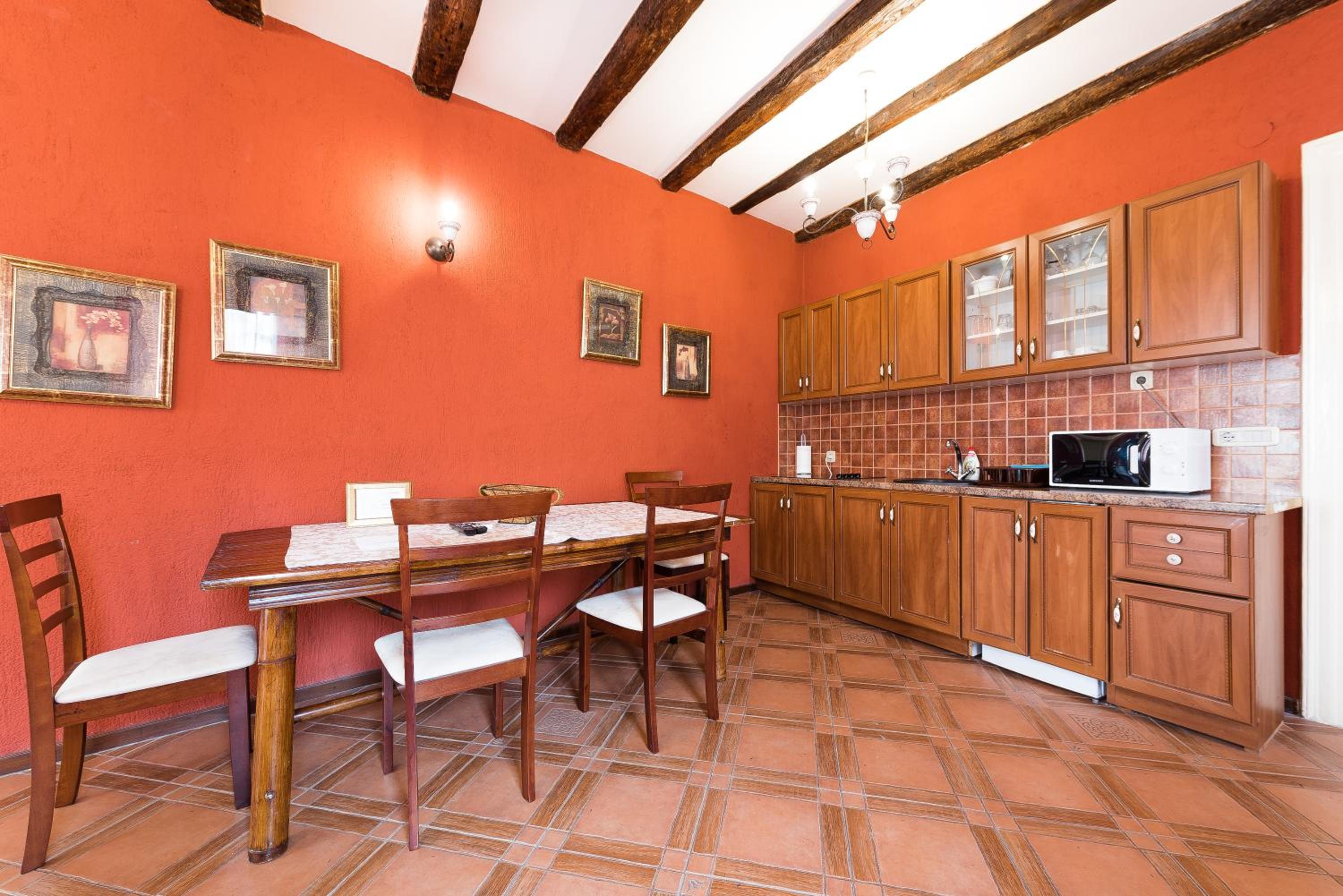 One-Bedroom Apartment with Terrace - Photo 3