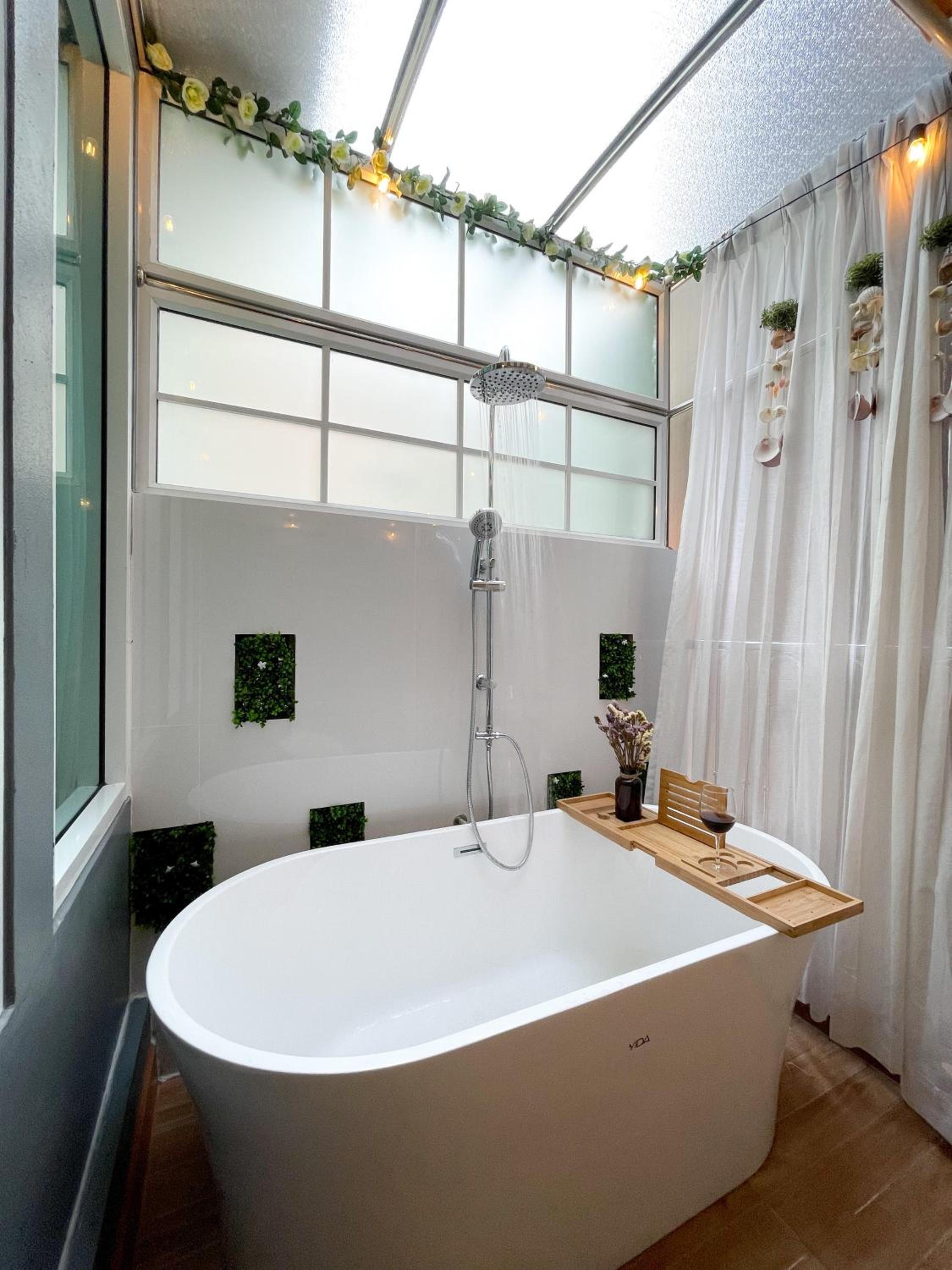 Deluxe Double Room with Bath - Photo 2