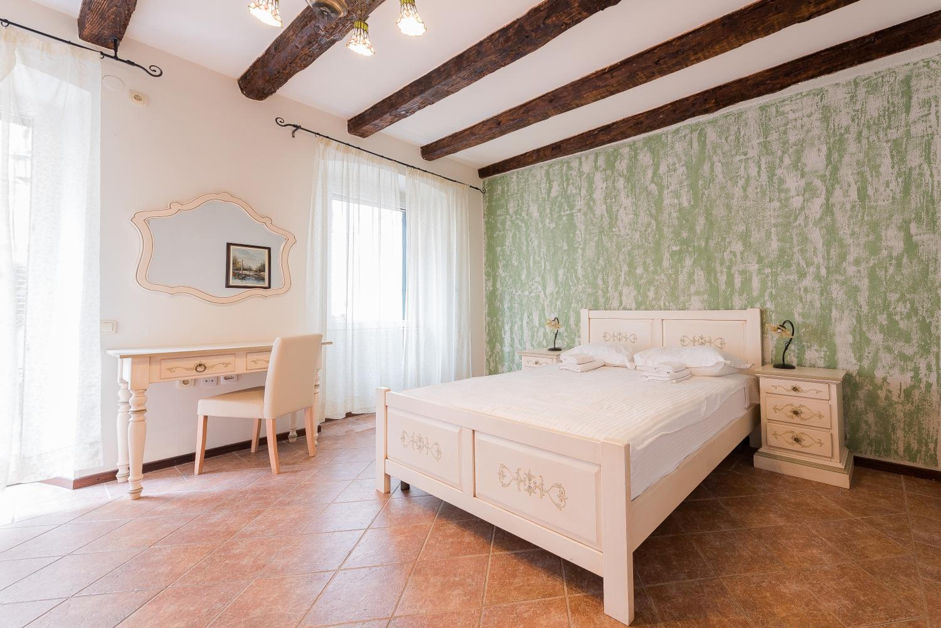 One-Bedroom Apartment with Terrace - Photo 8