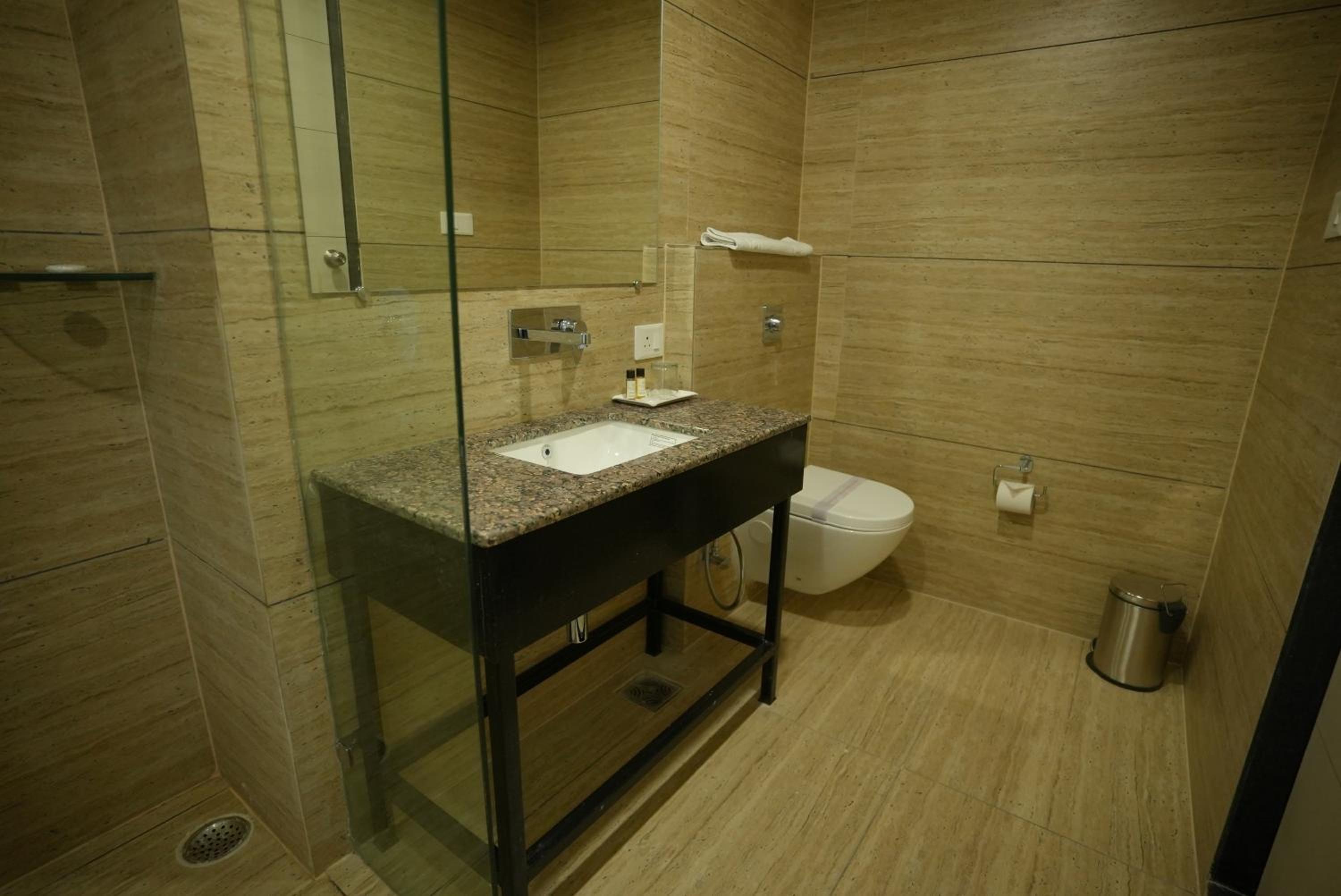 Suite - Photo 6