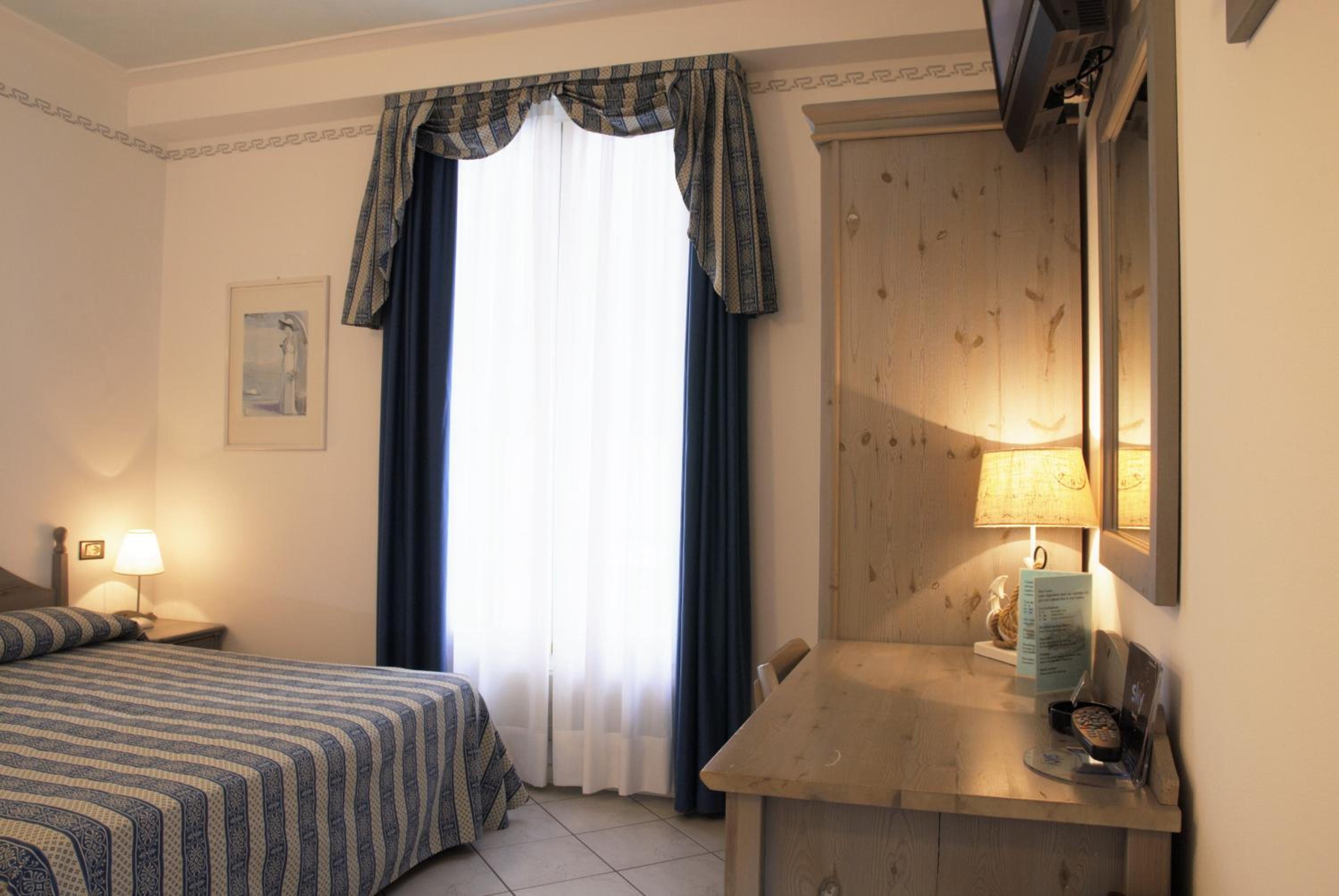 Double or Twin Room - Photo 2