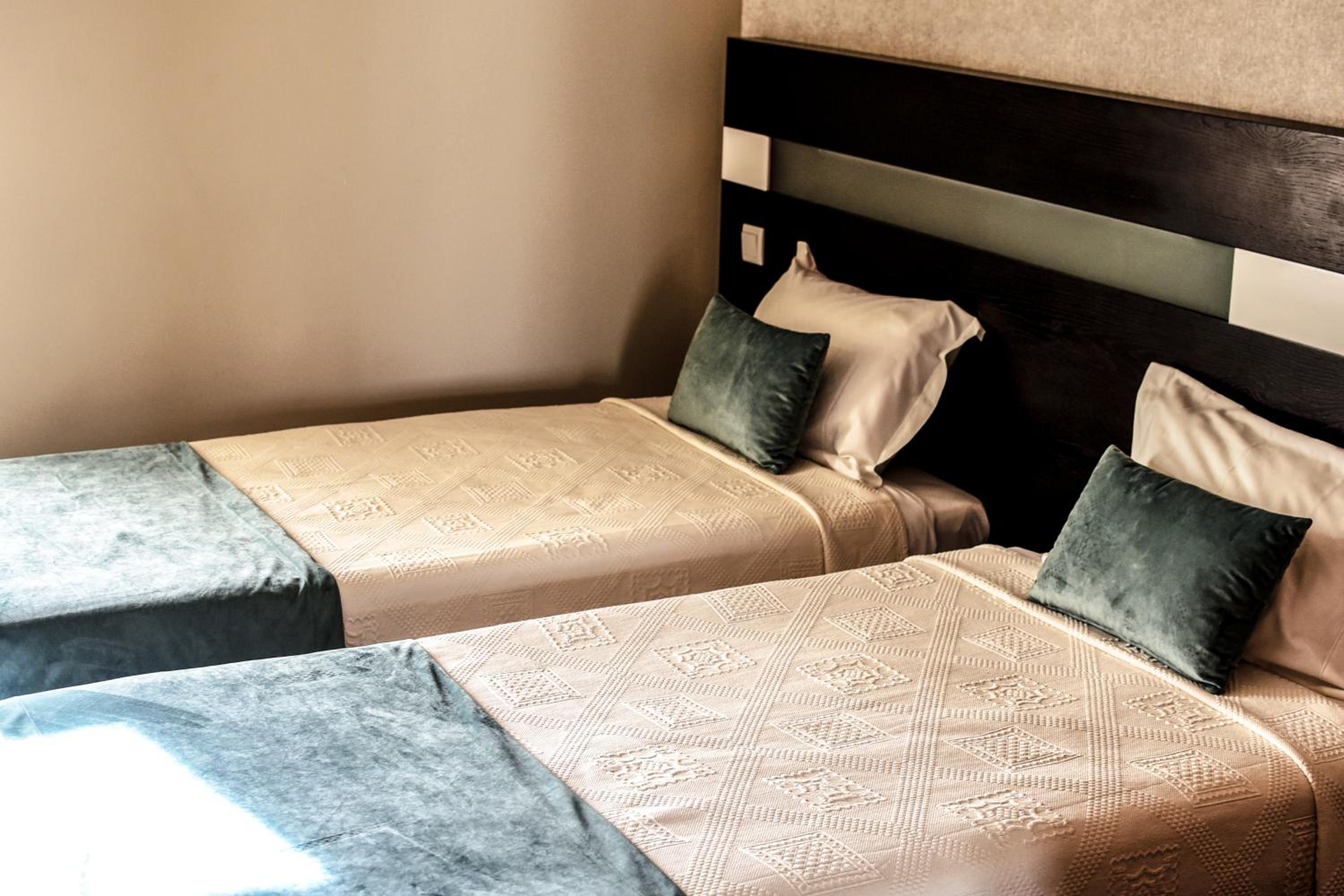 Twin Room - Photo 5