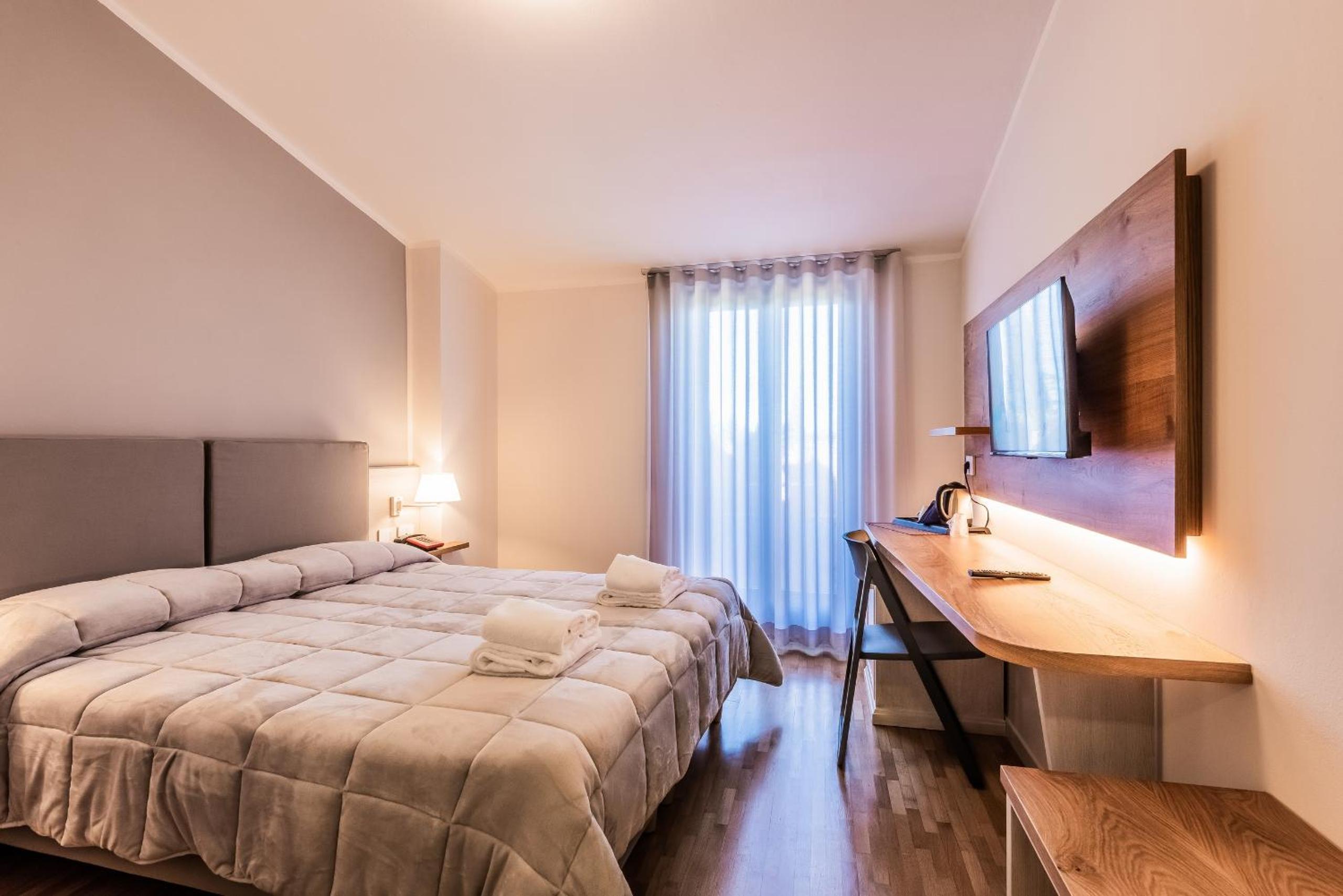 Triple Room with View - Photo 2