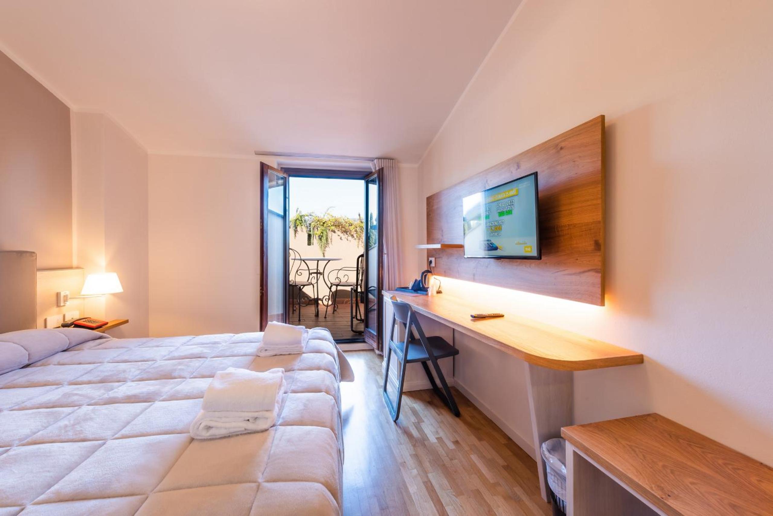 Double Room with View - Photo 4