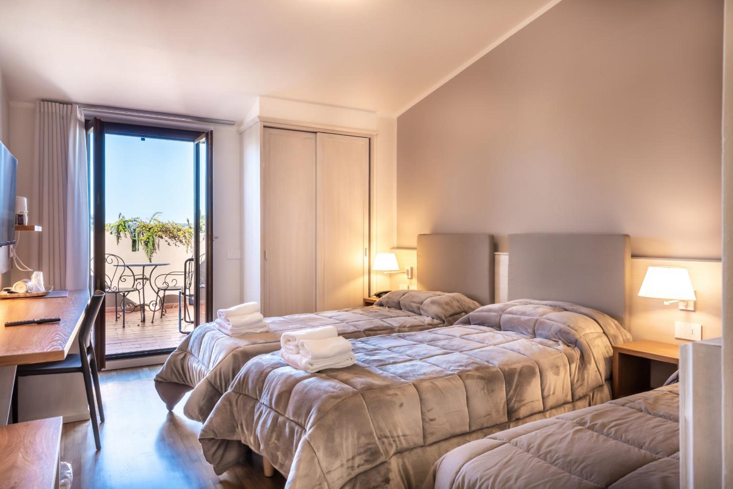 Triple Room with View - Photo 1