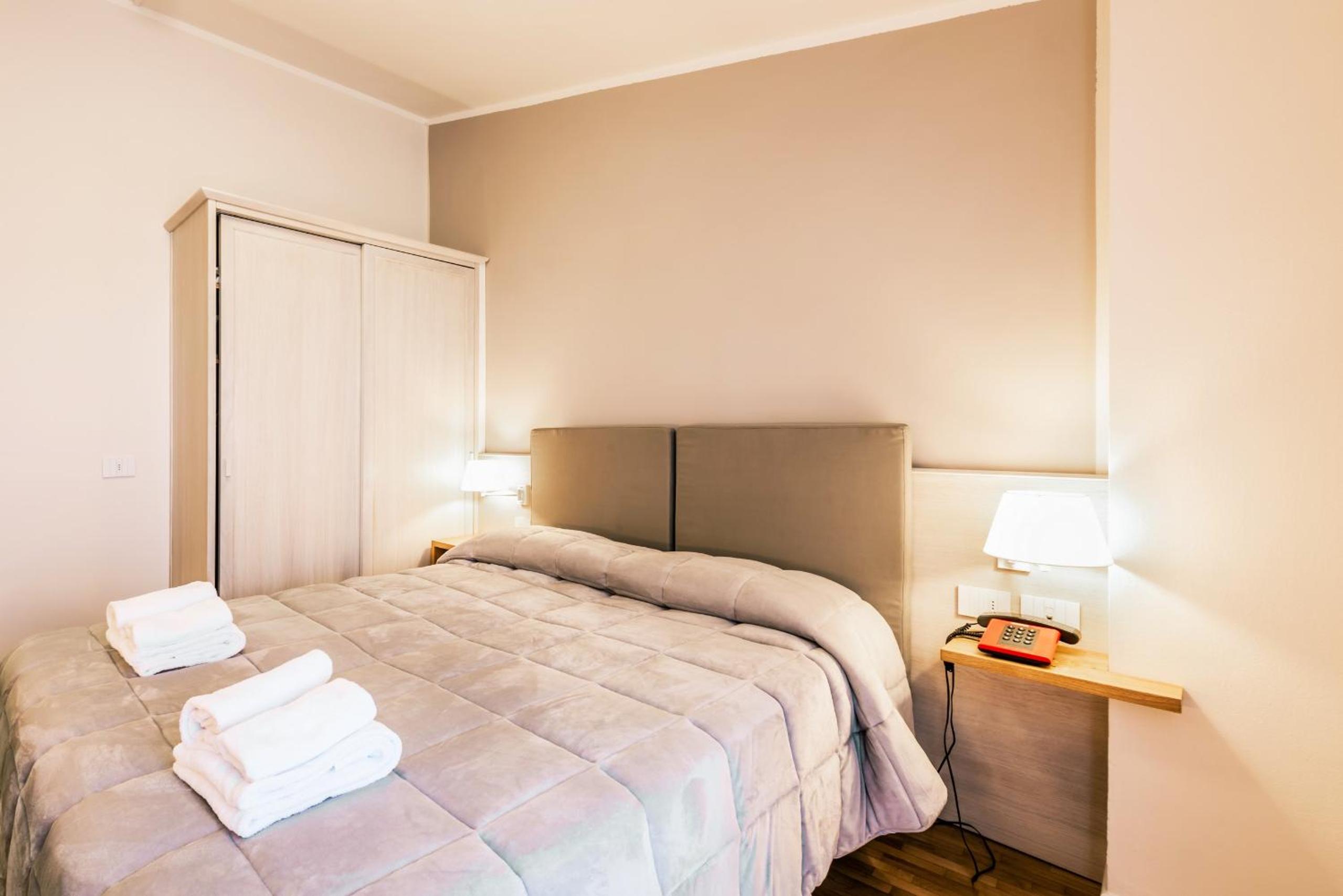 Double Room with View - Photo 13