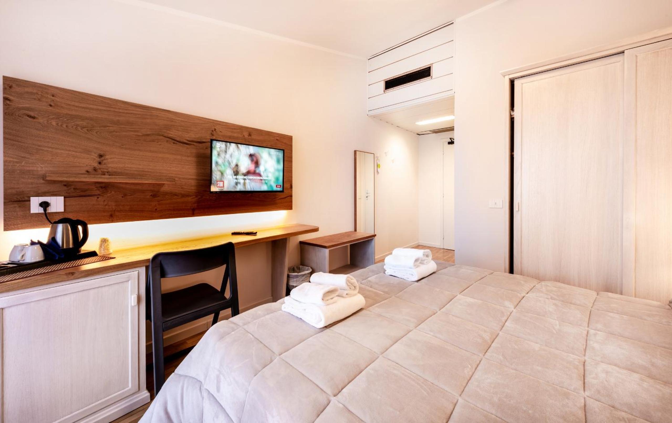 Double Room with View - Photo 14