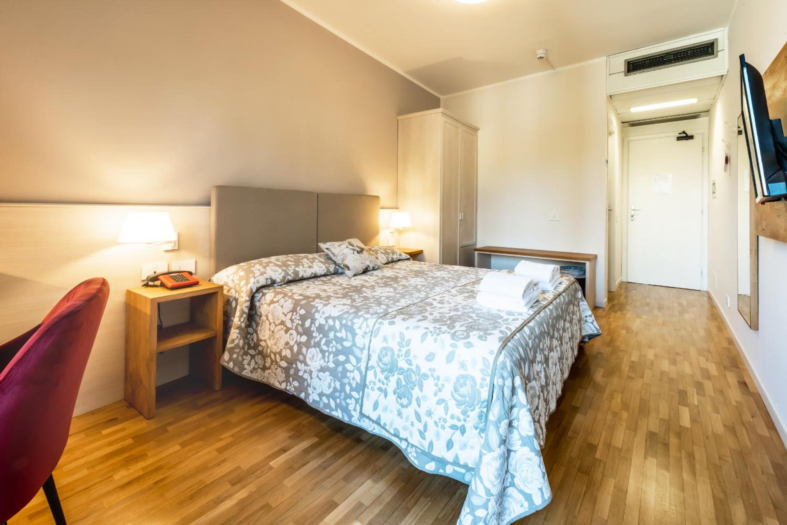 Double or Twin Room - Photo 2