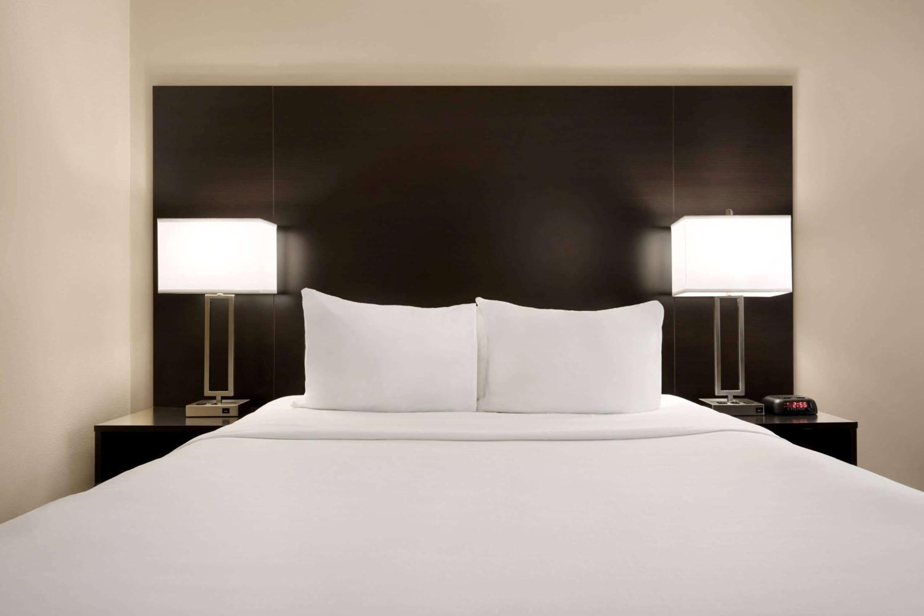 Std. Single Double Room - Non-Smoking  - Photo 1