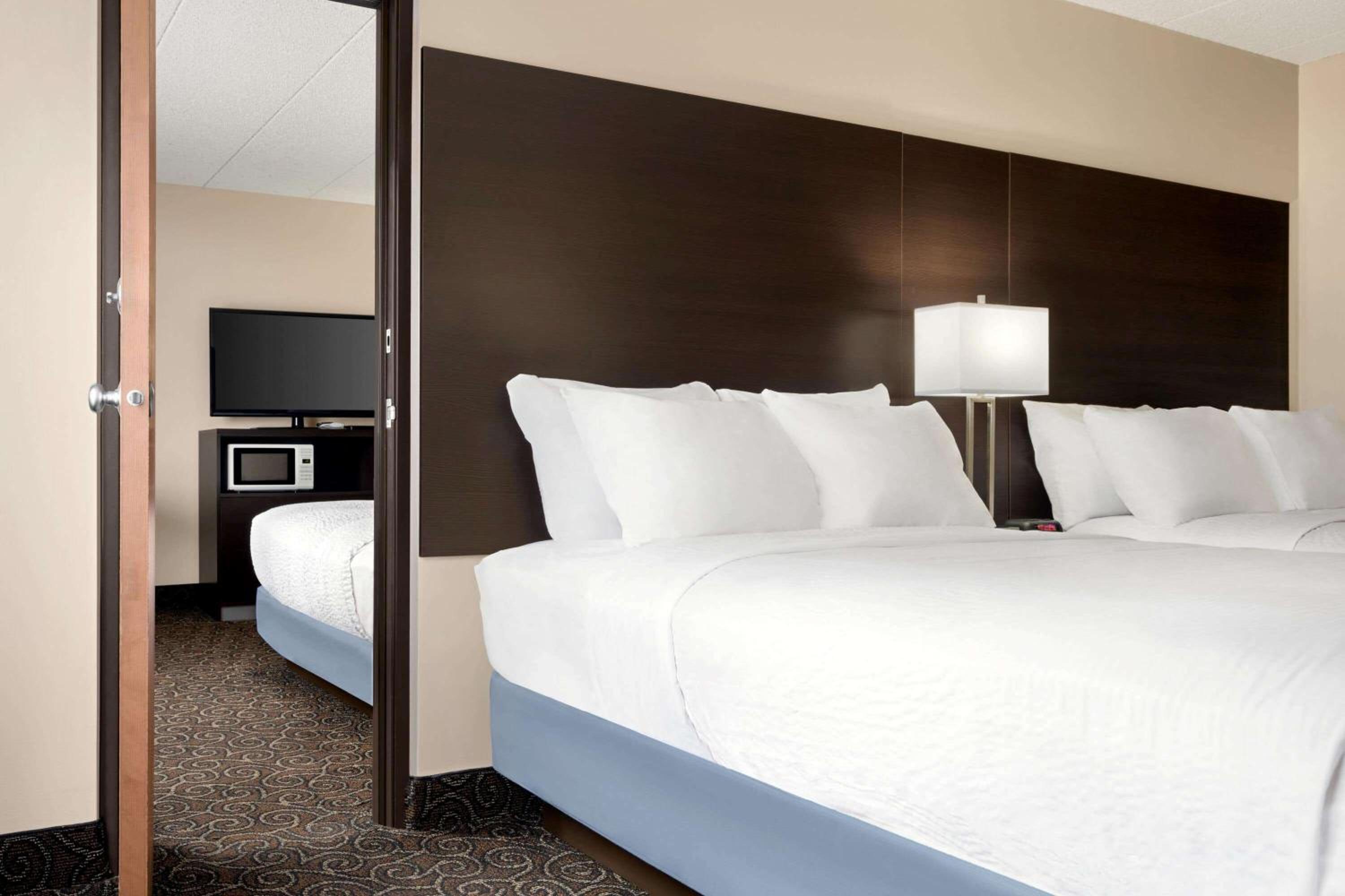 Std. Room with Two Double Beds - Non-Smoking - Photo 1