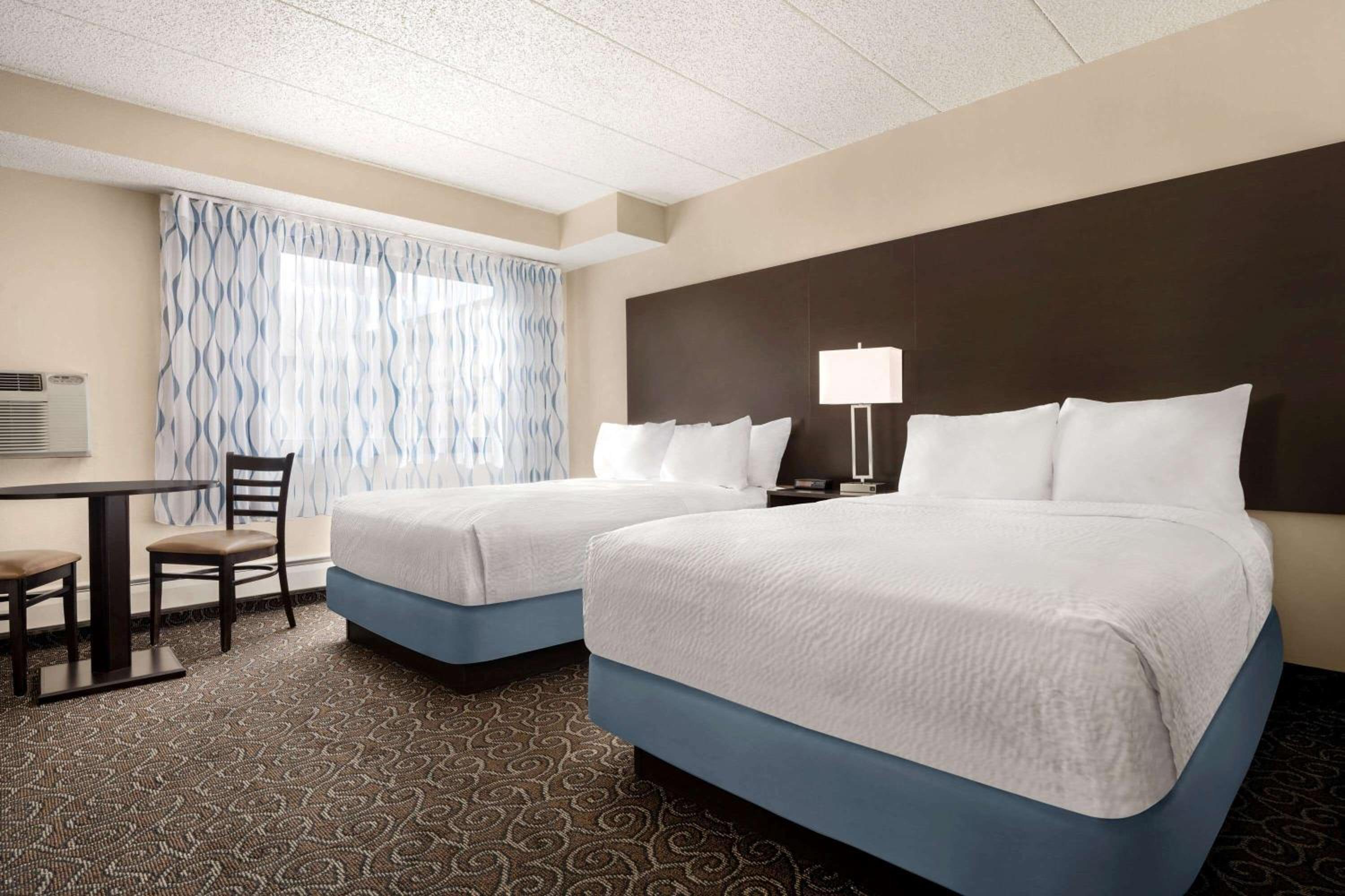 Std. Room with Two Double Beds - Disability Access/Non-Smoking - Photo 1