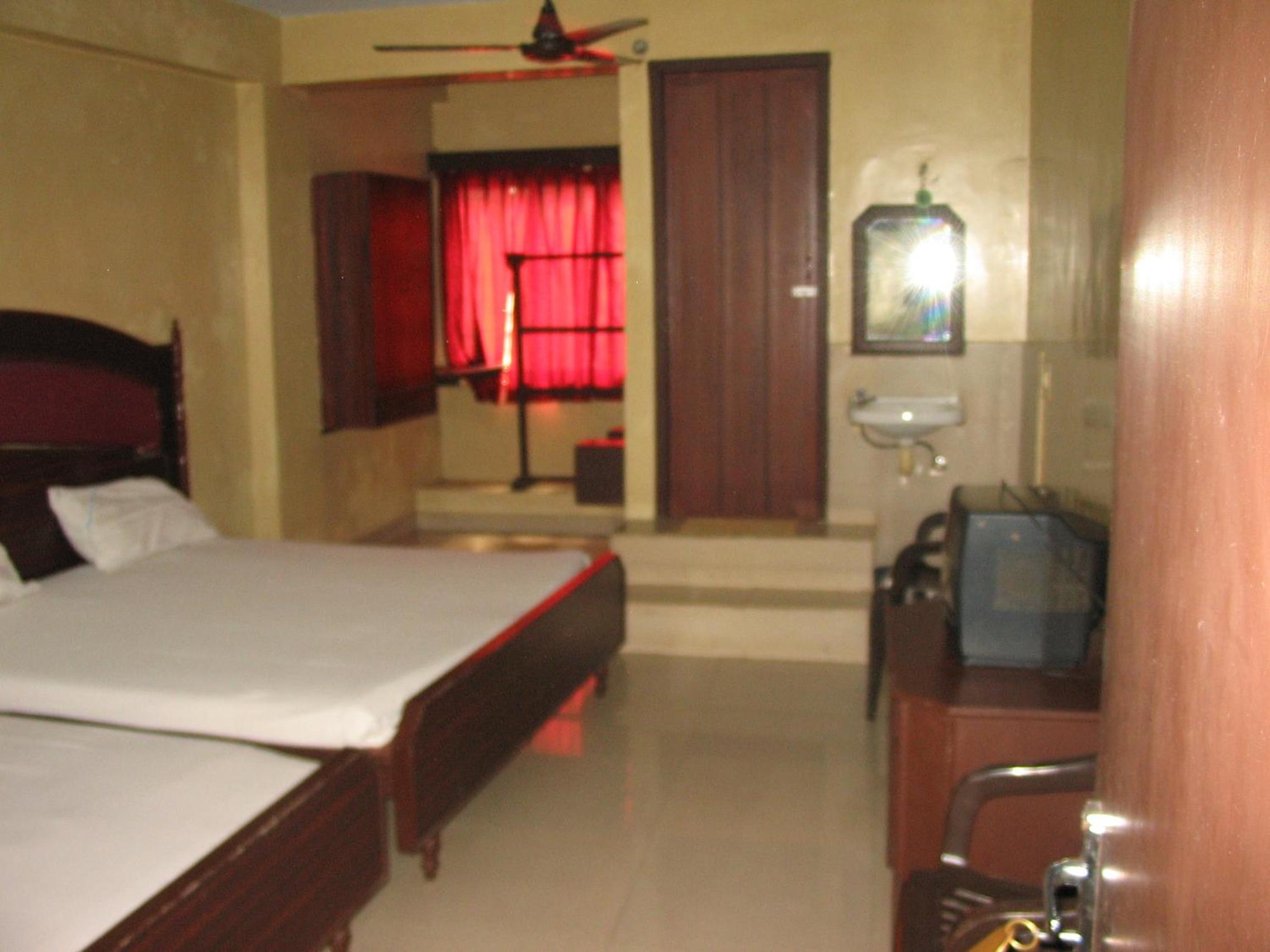 Four Bedroom with Fan - Photo 1