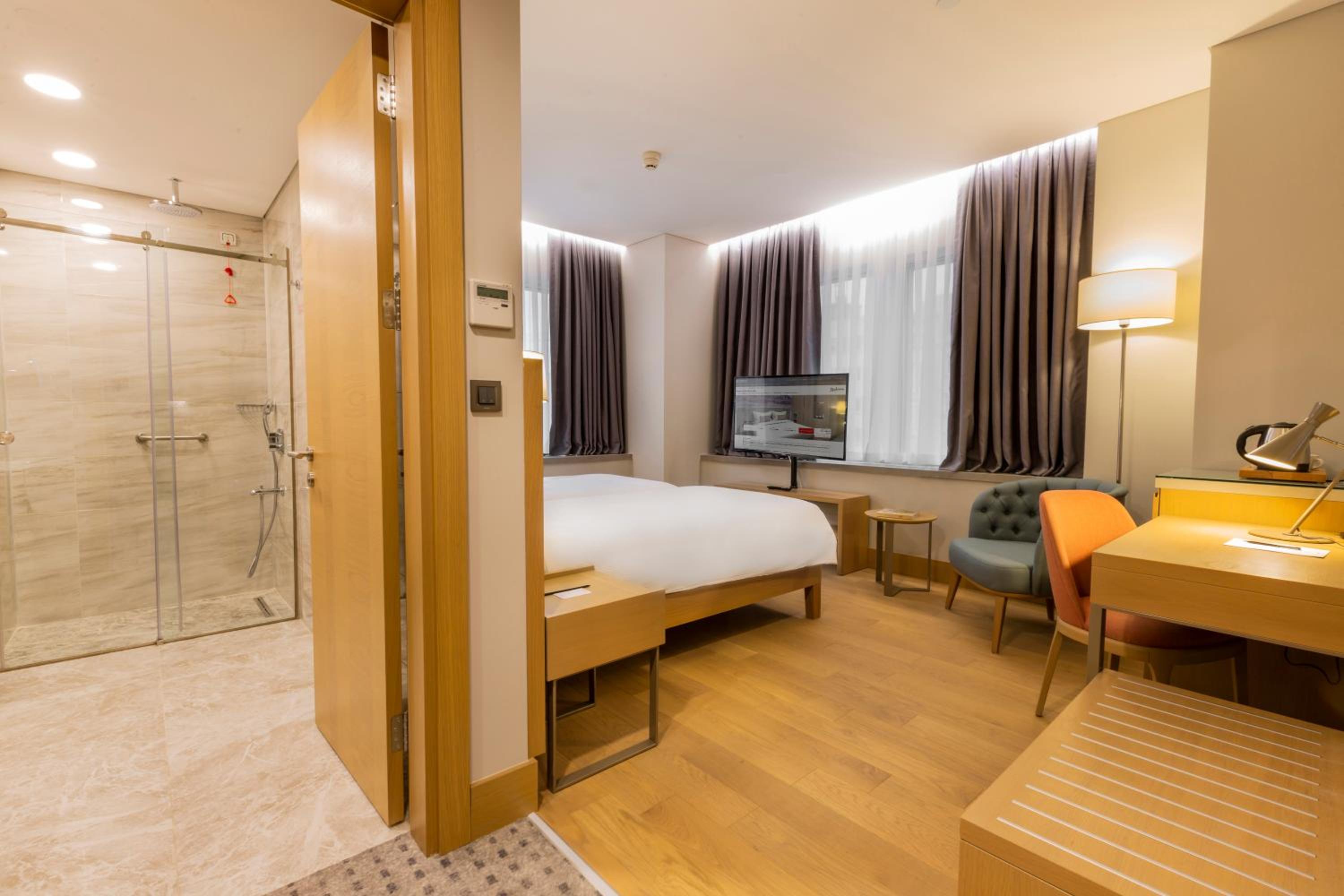Standard King Room photo 2