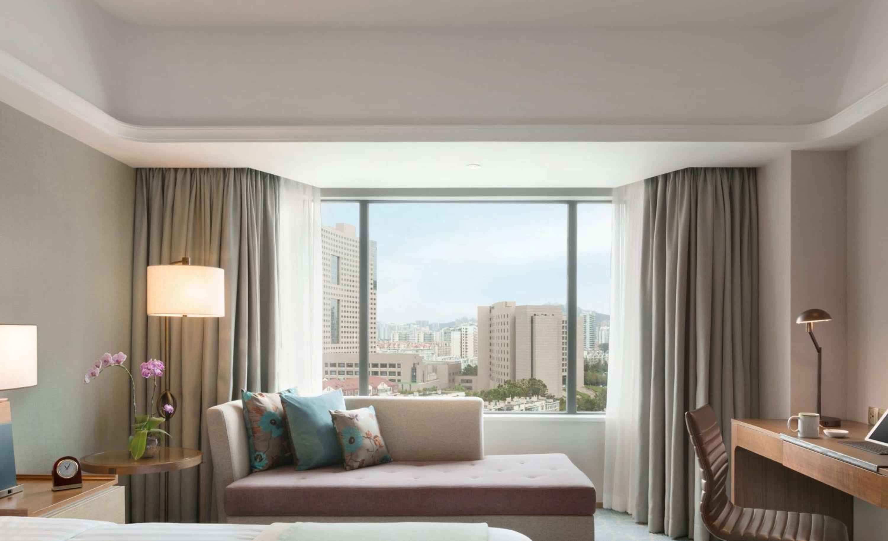 Deluxe Grand King Room - City Wing  photo 2