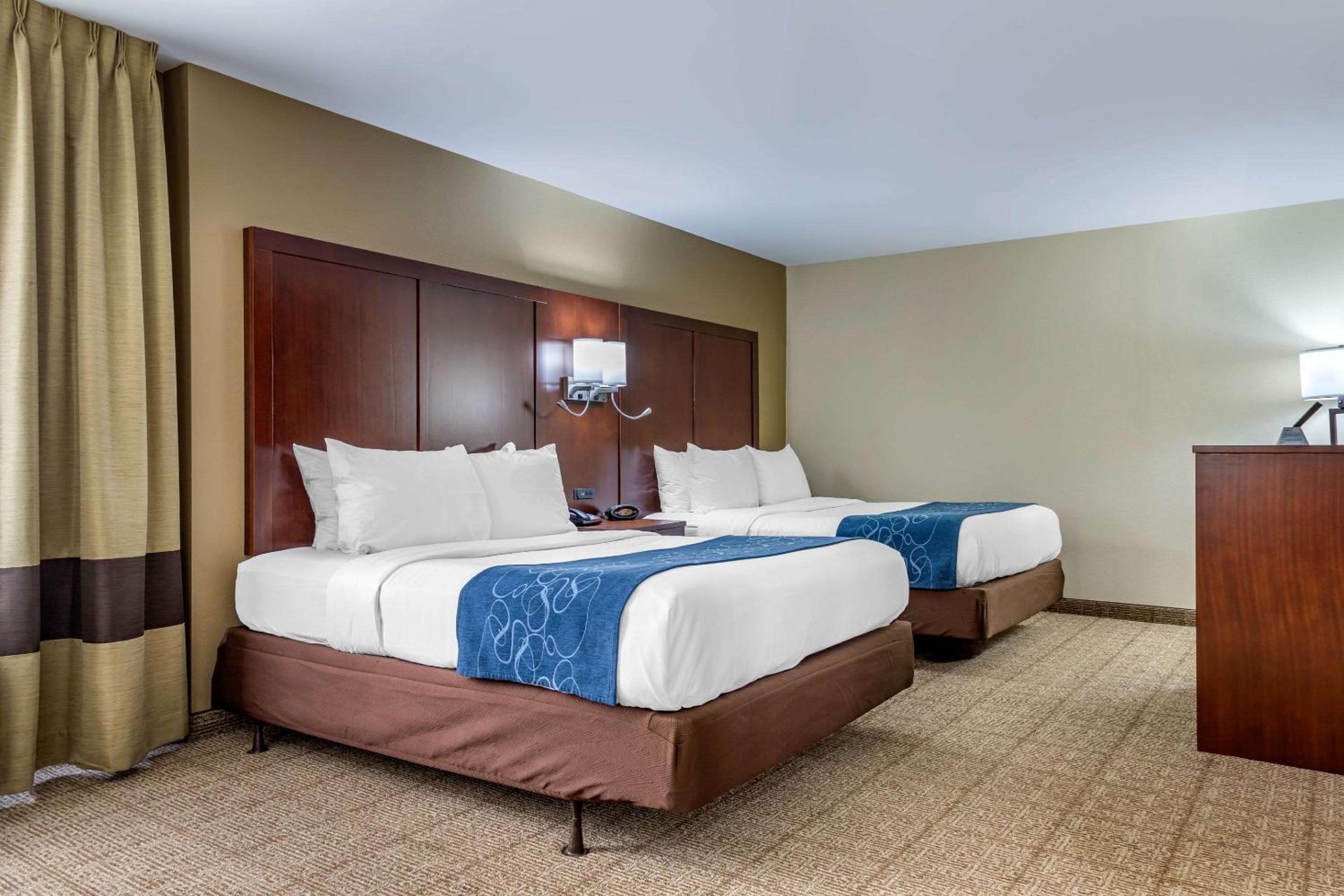 Queen Suite with Two Queen Beds - Disability Access/Non-Smoking - Photo 5