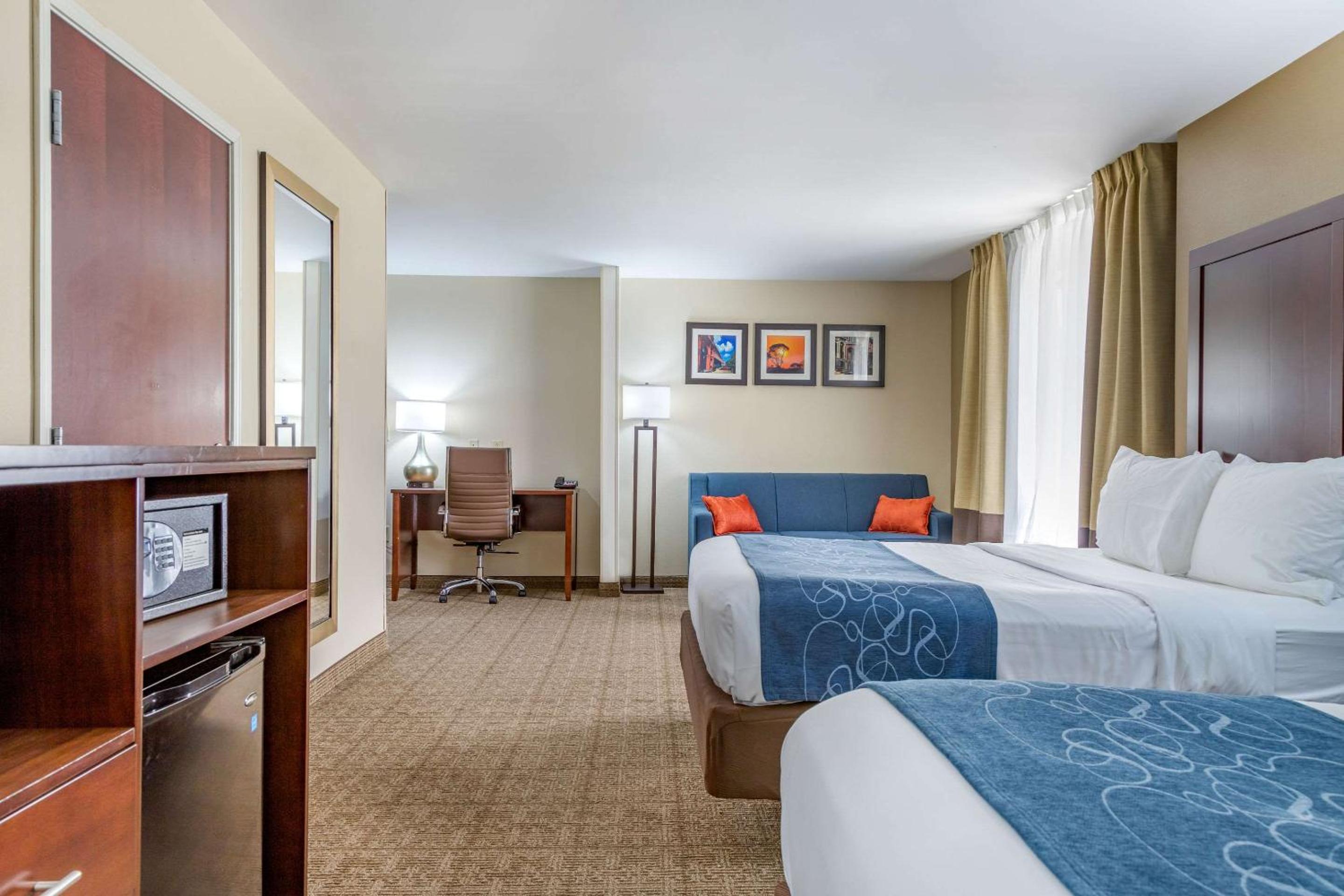 Queen Suite with Two Queen Beds - Disability Access/Non-Smoking - Photo 6