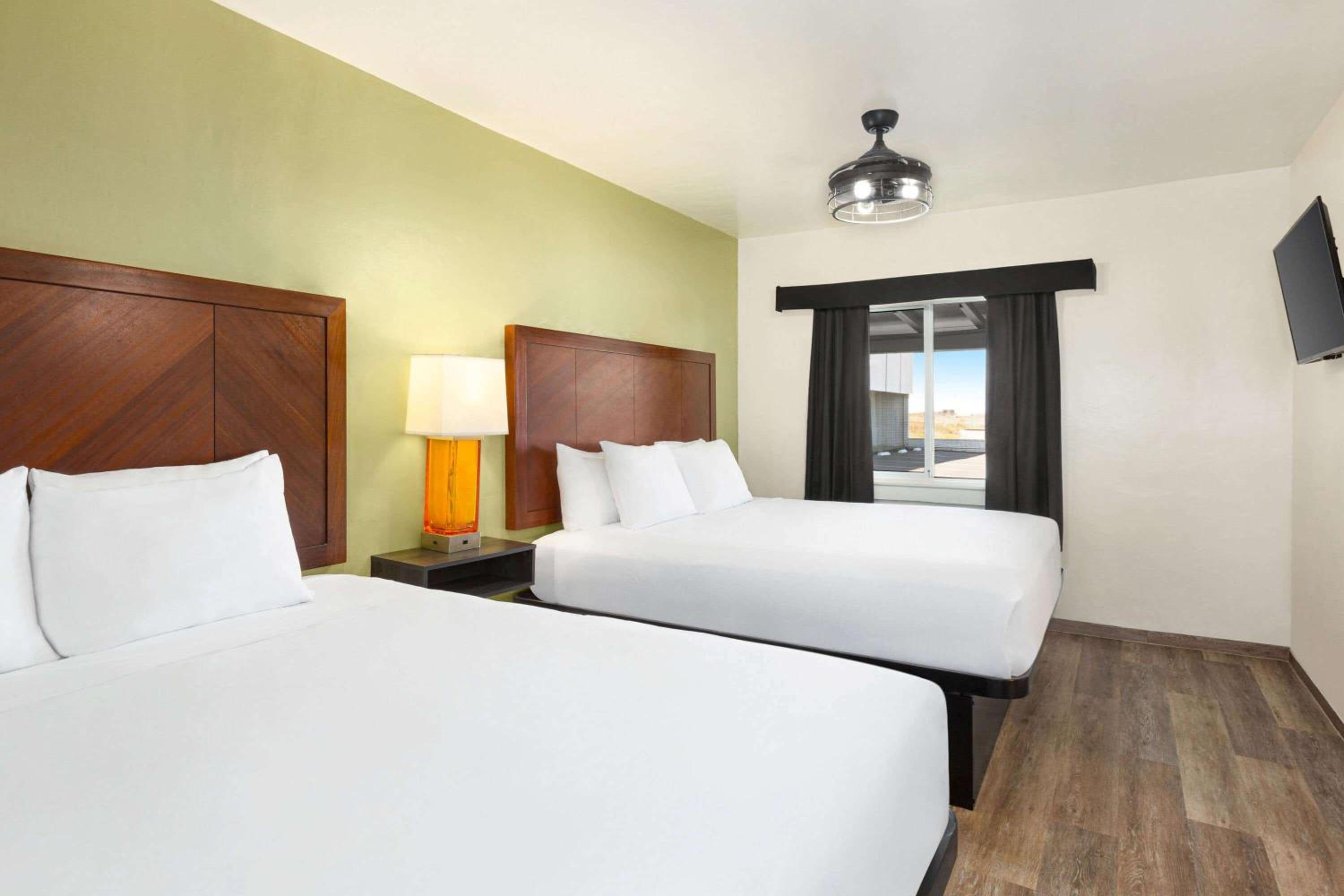 Queen Room with Two Queen Beds and Ocean View - Non-Smoking photo 1