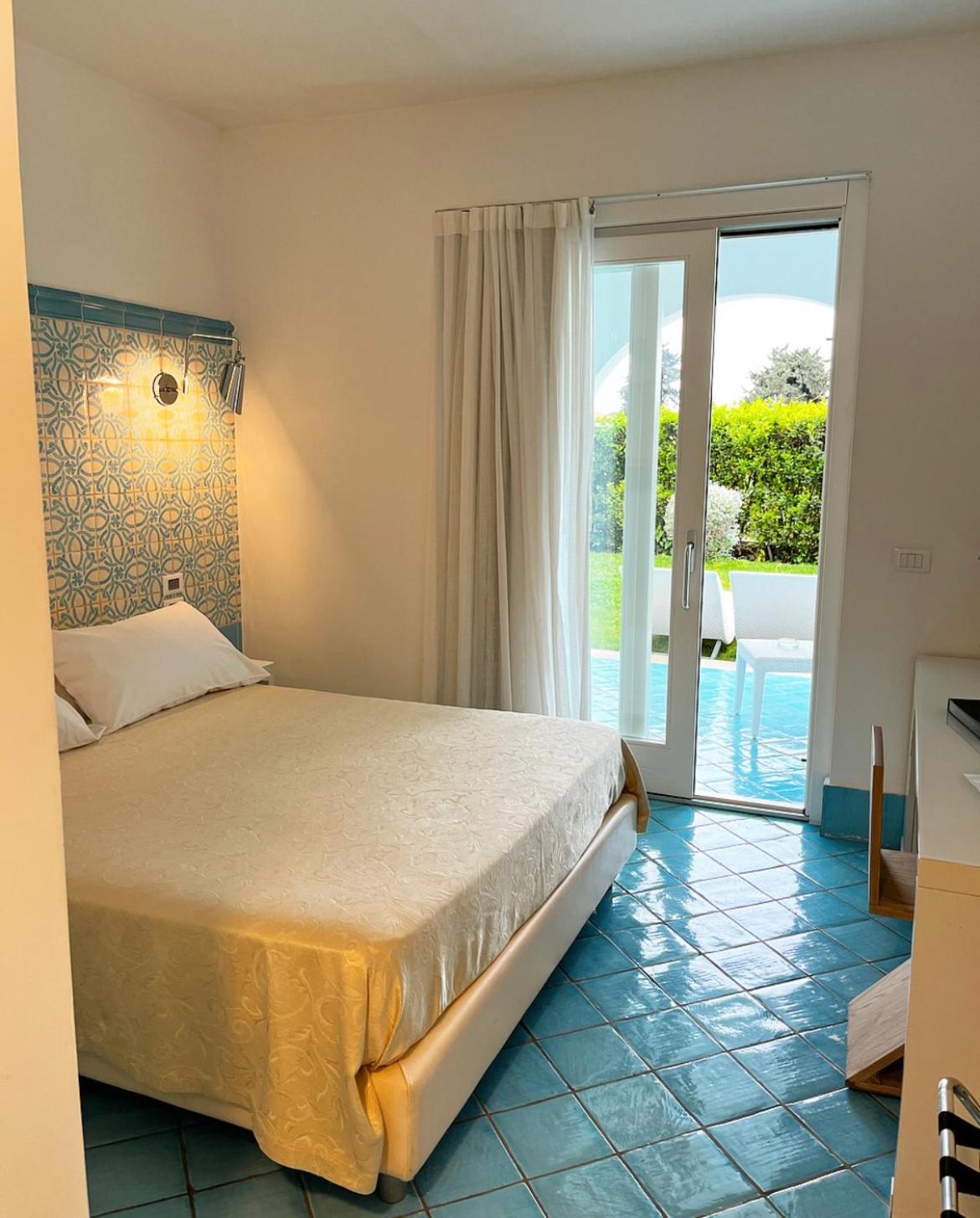Classic Double Room - Photo 9