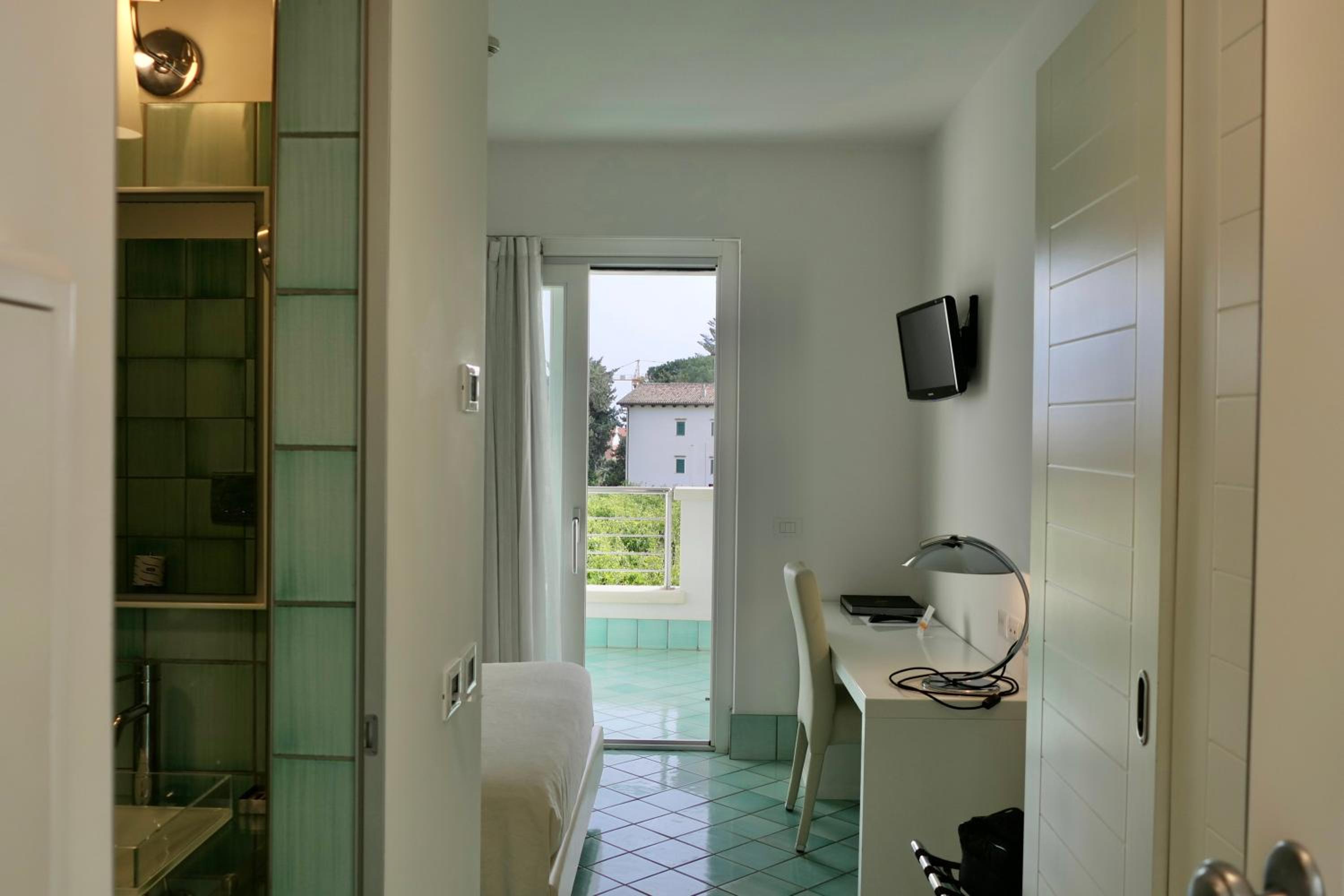 Classic Double Room - Photo 7
