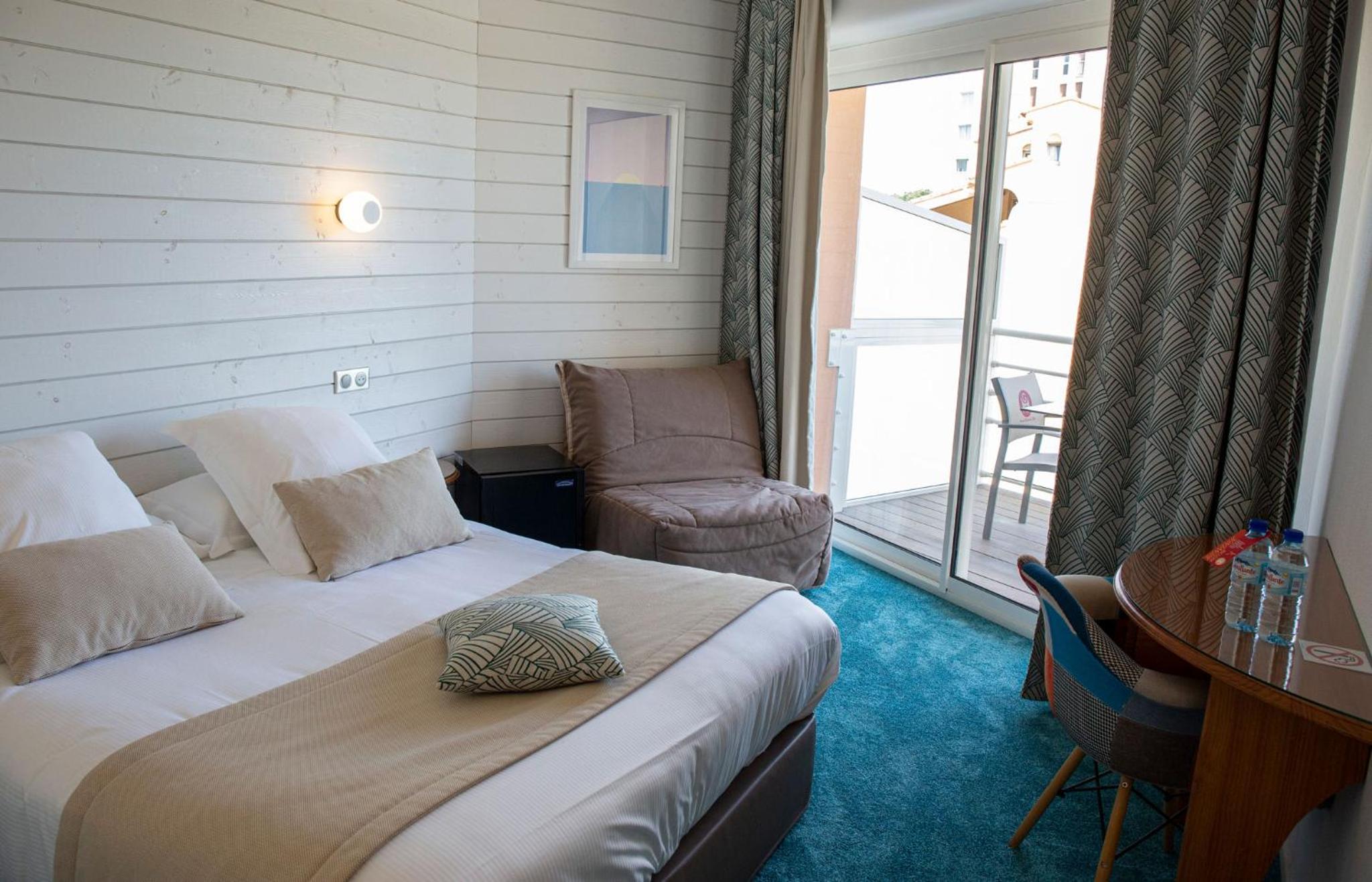 Room with Balcony - Lateral Sea View - Photo 1