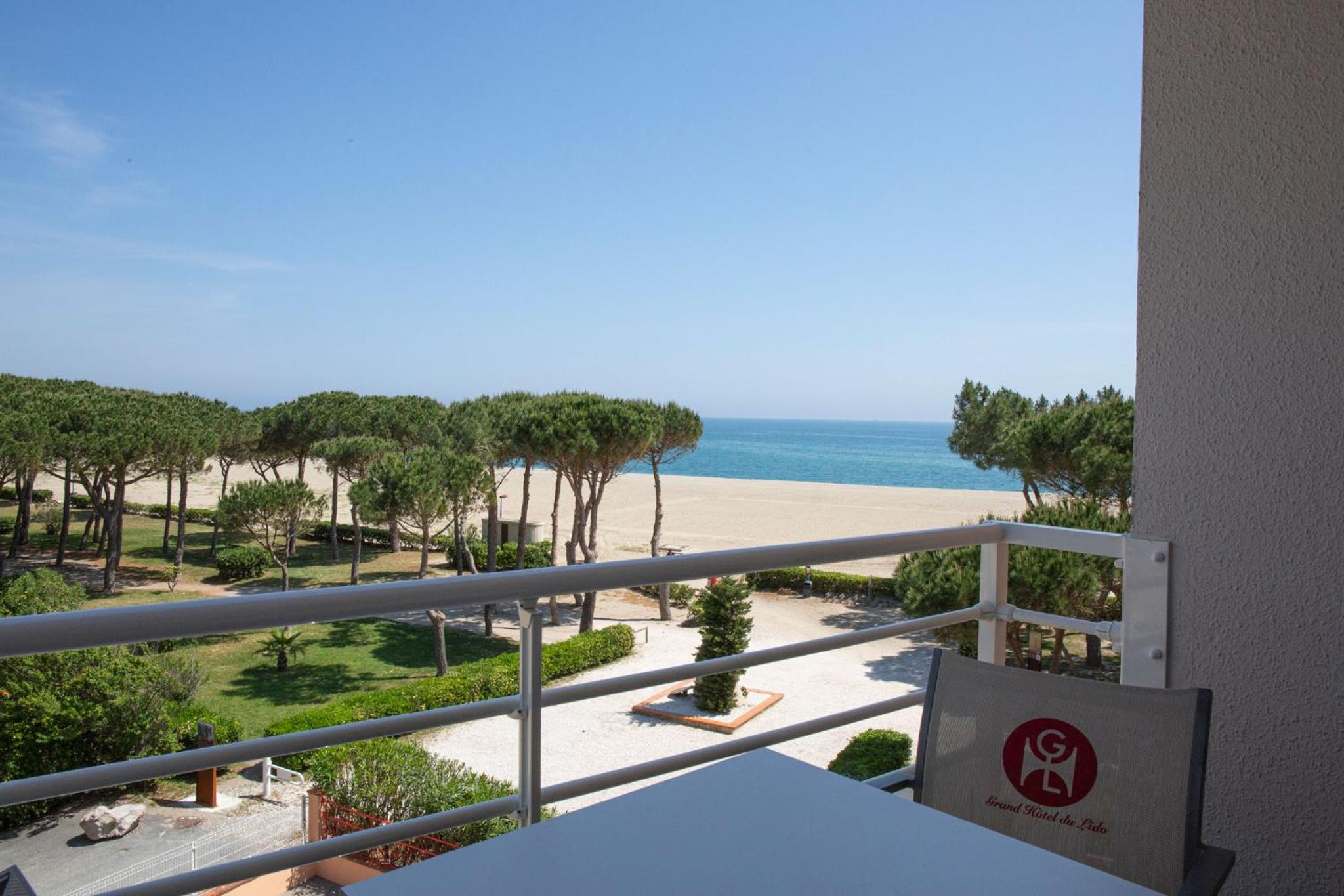 Room with Balcony - Lateral Sea View - Photo 8