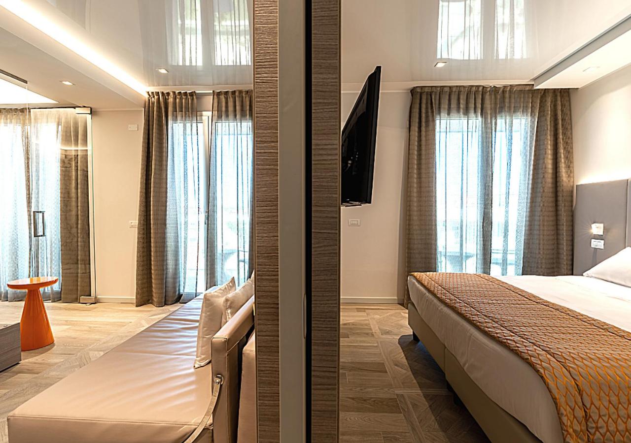 Deluxe Double or Twin Room - Photo 8