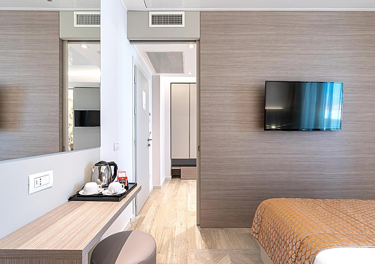 Deluxe Double or Twin Room - Photo 10