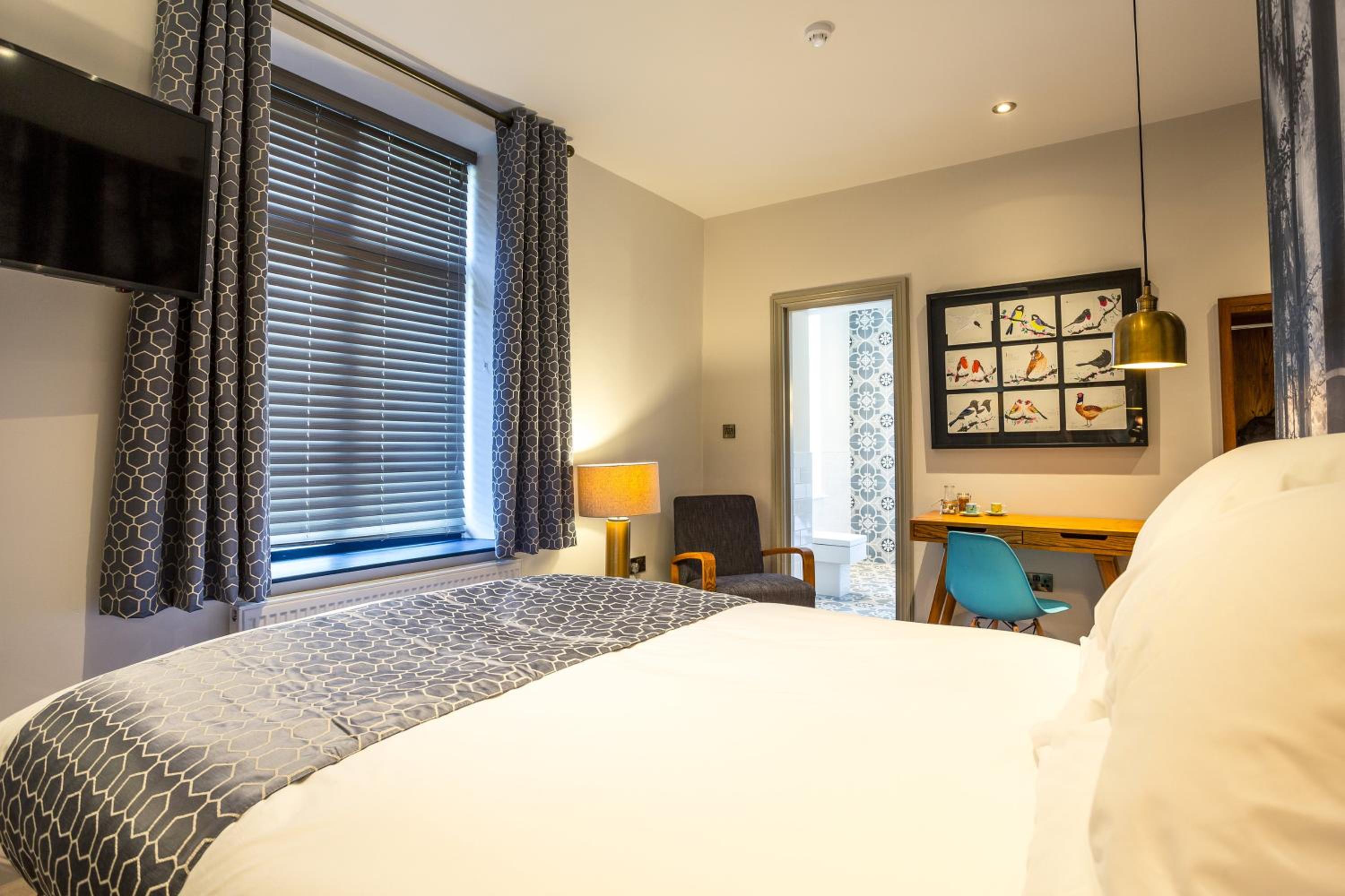Double Room with Shower photo 2