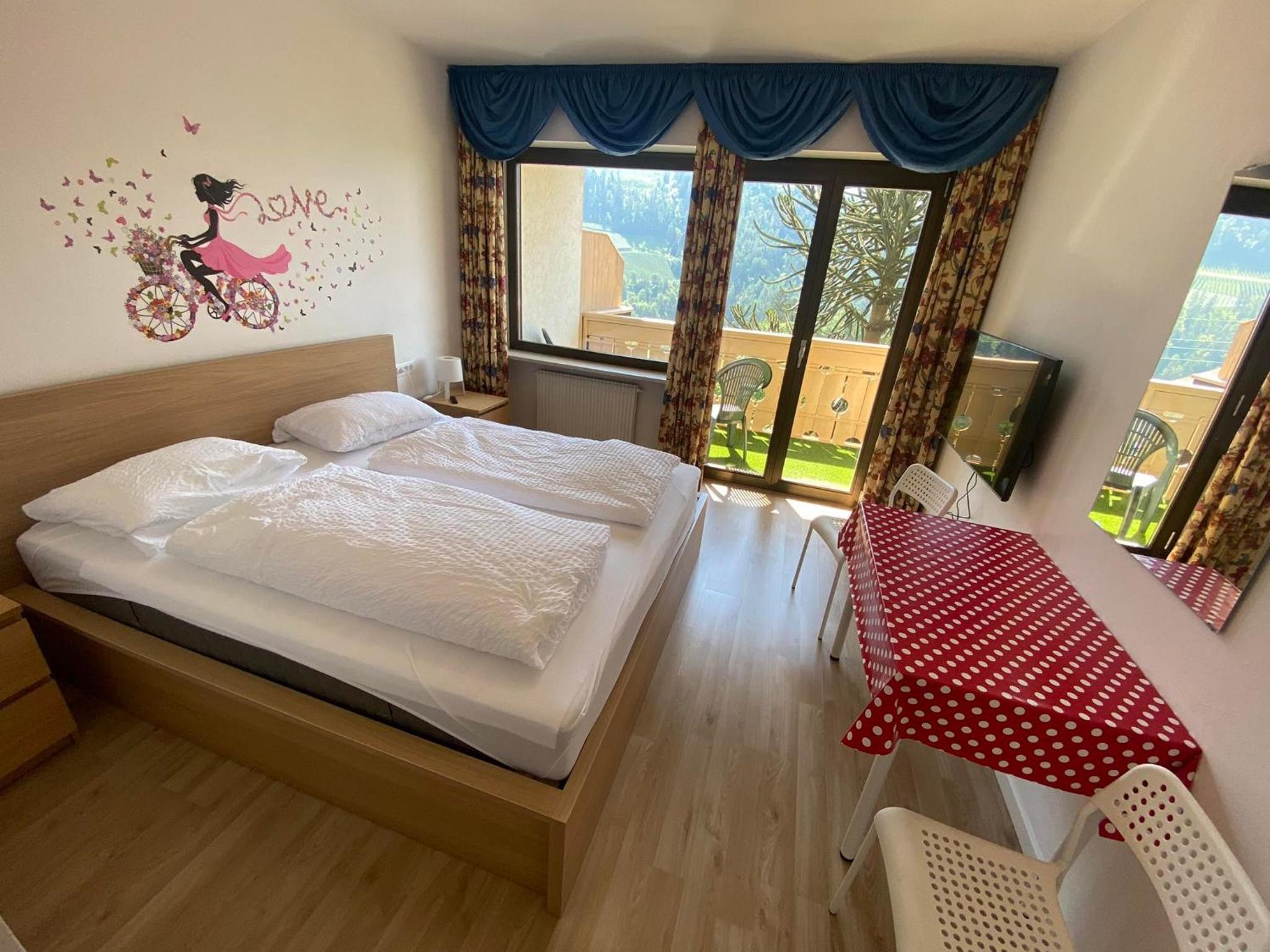 Double Room with Balcony - Photo 1