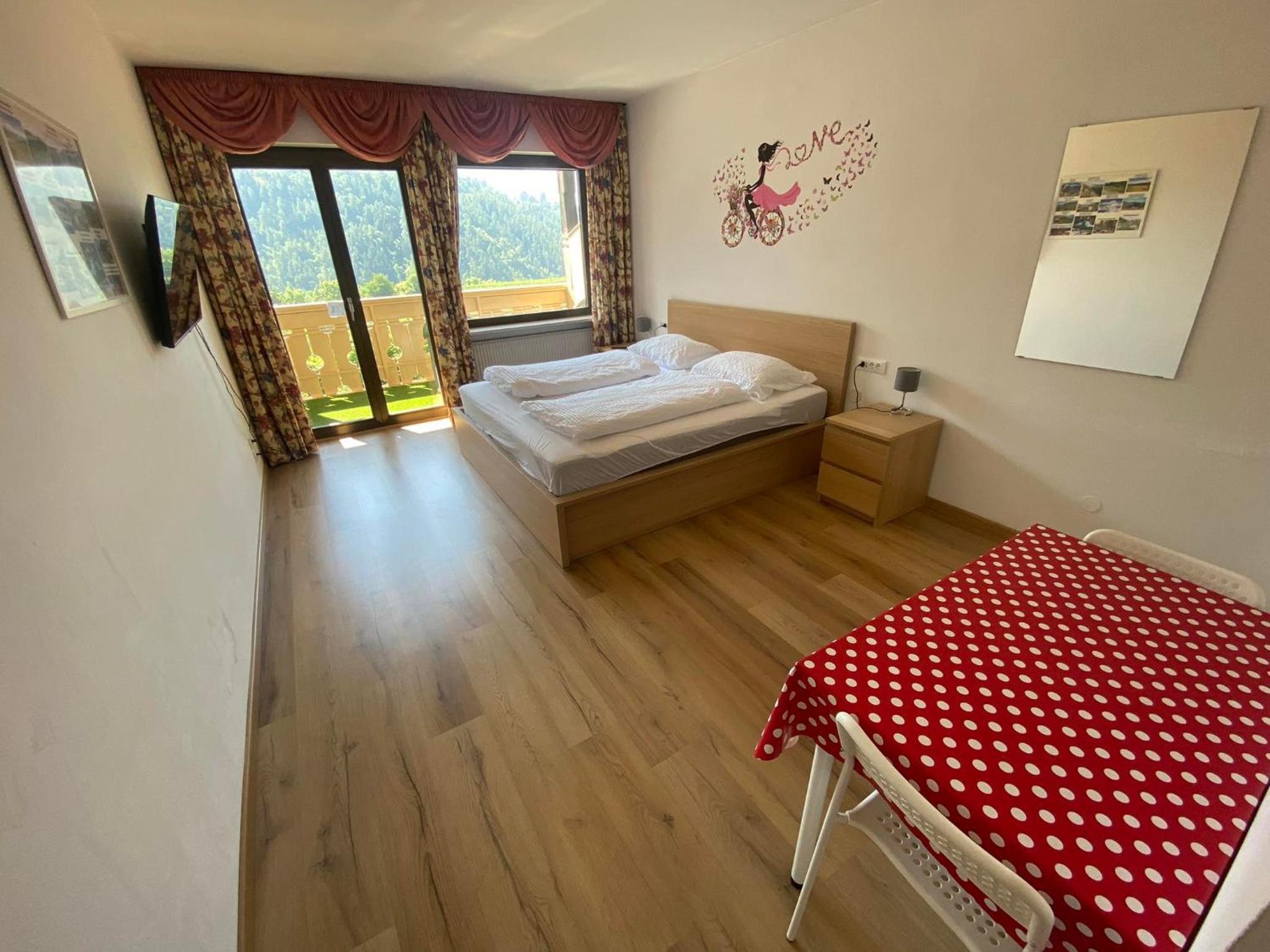 Double Room with Balcony - Photo 4