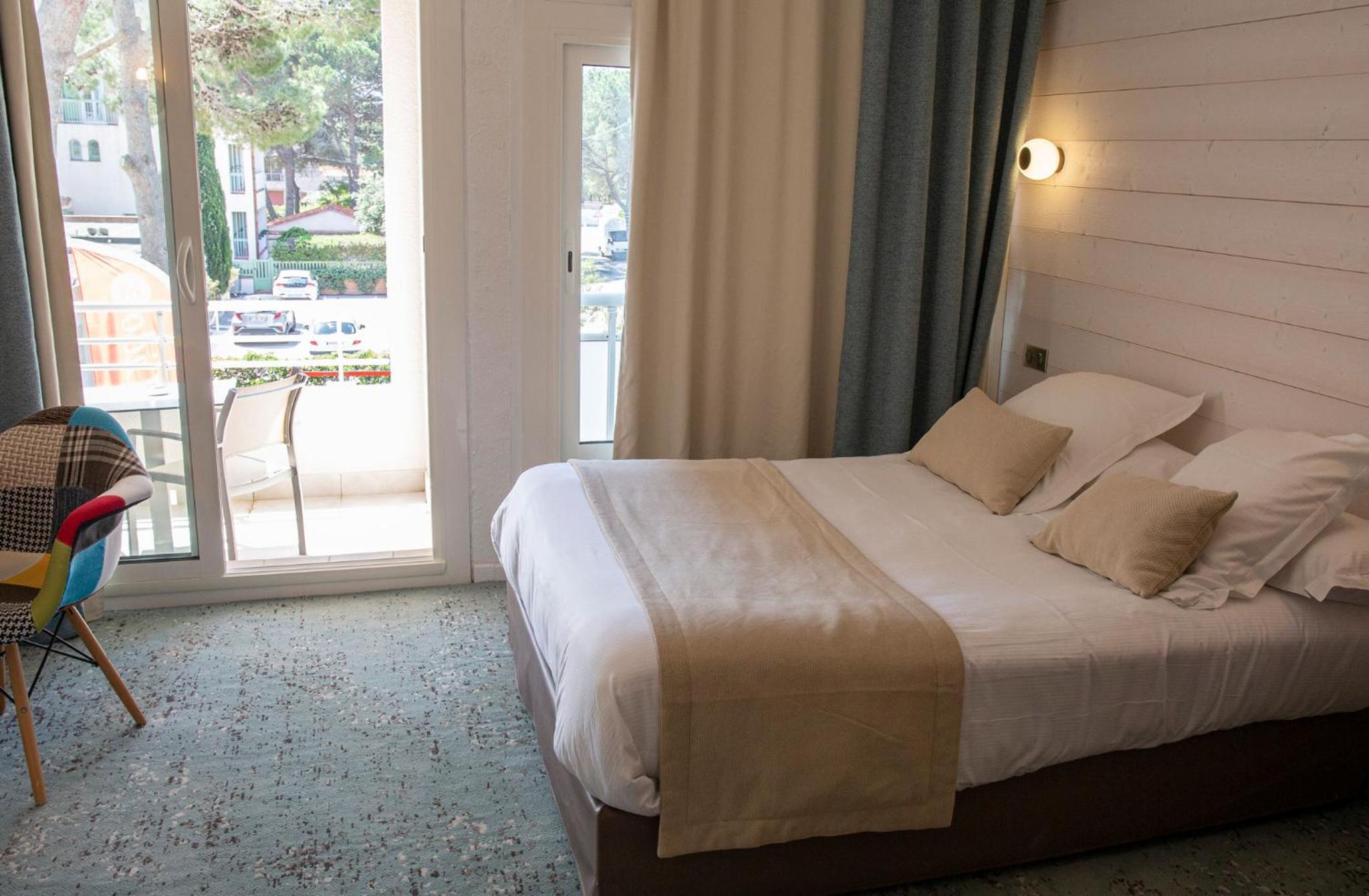 Double Room with Balcony - Photo 1